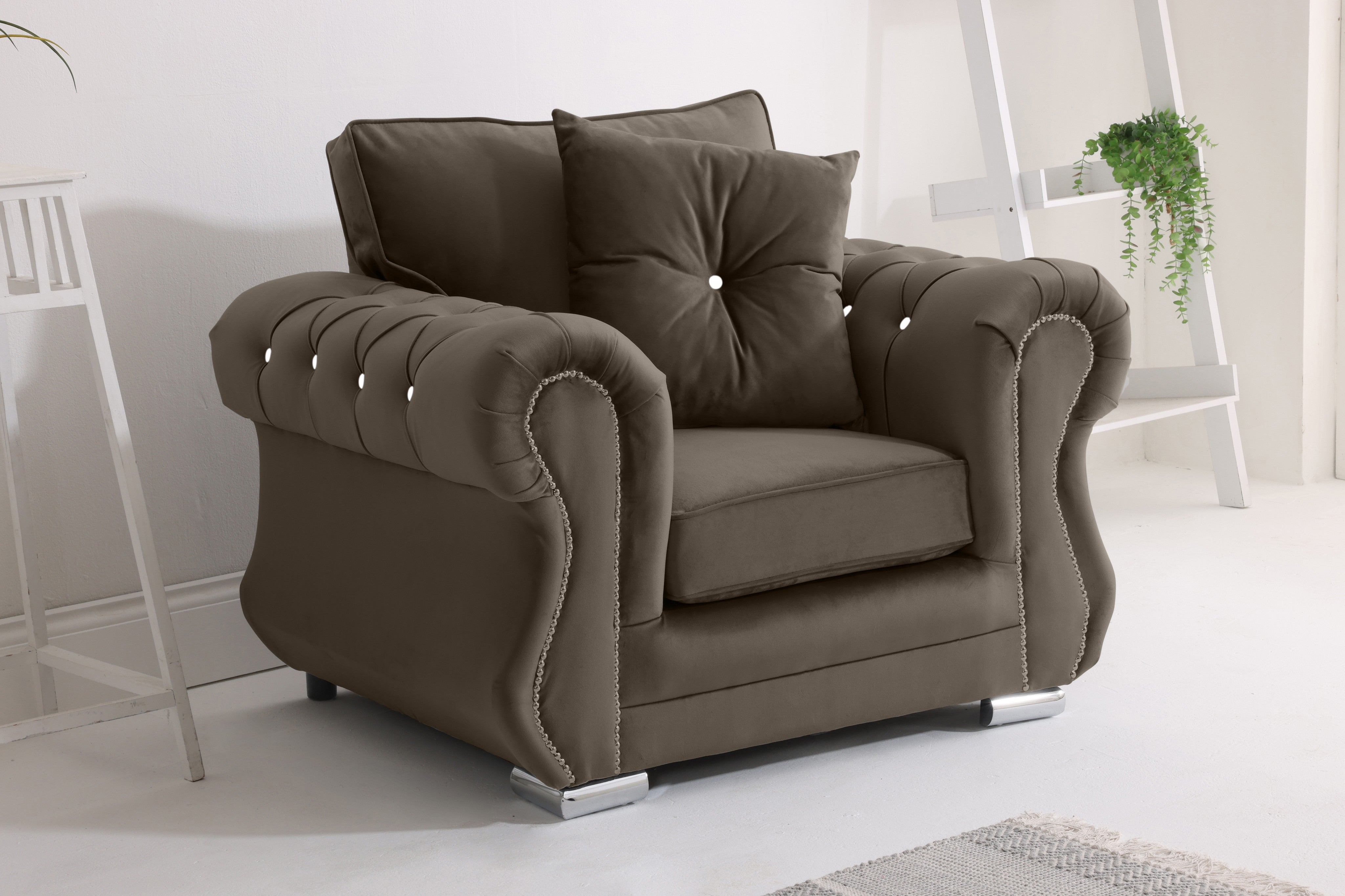 Elowen Corner Fullback + Diamonds + Extra Cushions