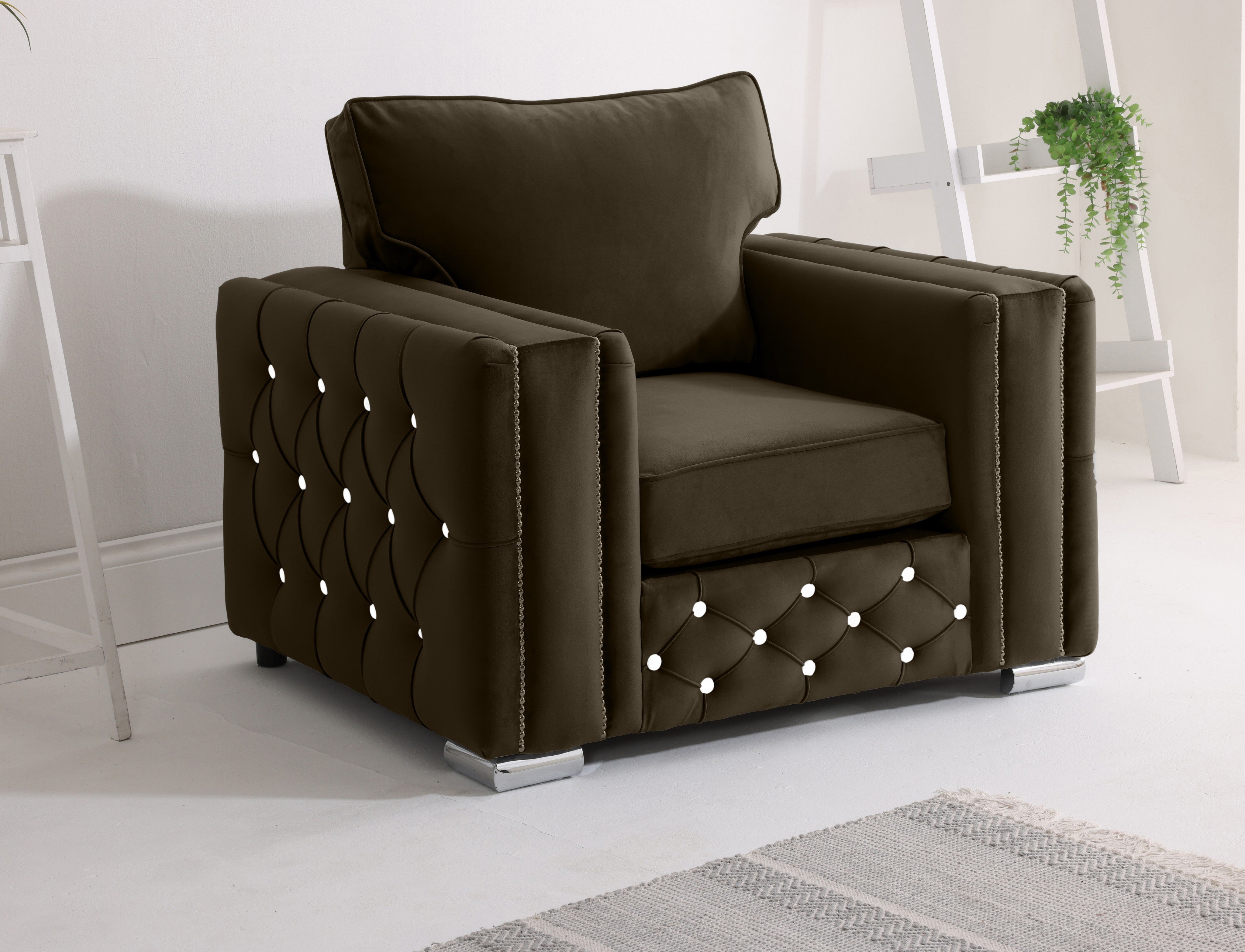 Arlo Corner Scatterback + Diamonds