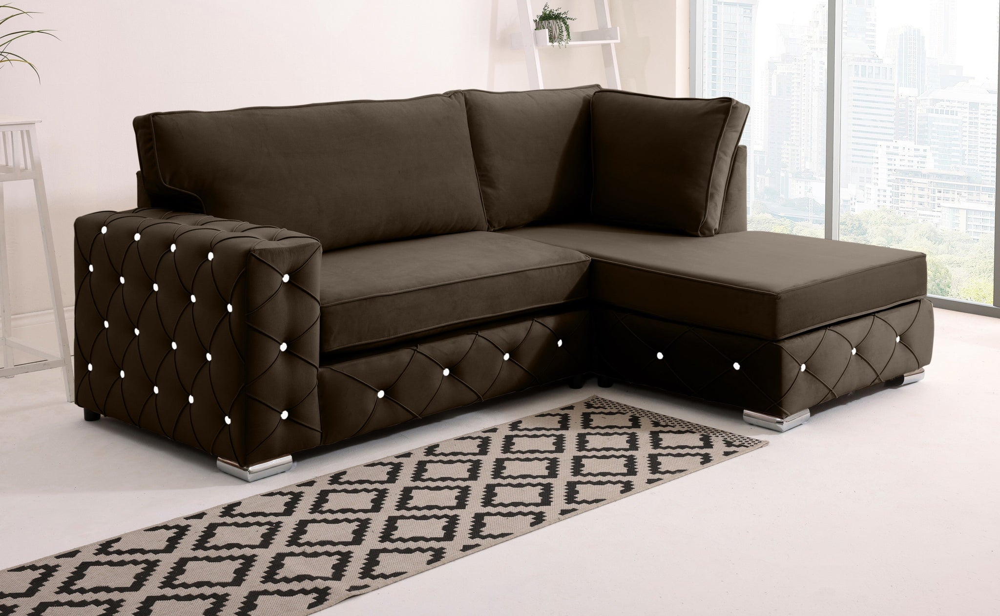 Sikara Lounge Fullback - Facing Right + Diamonds