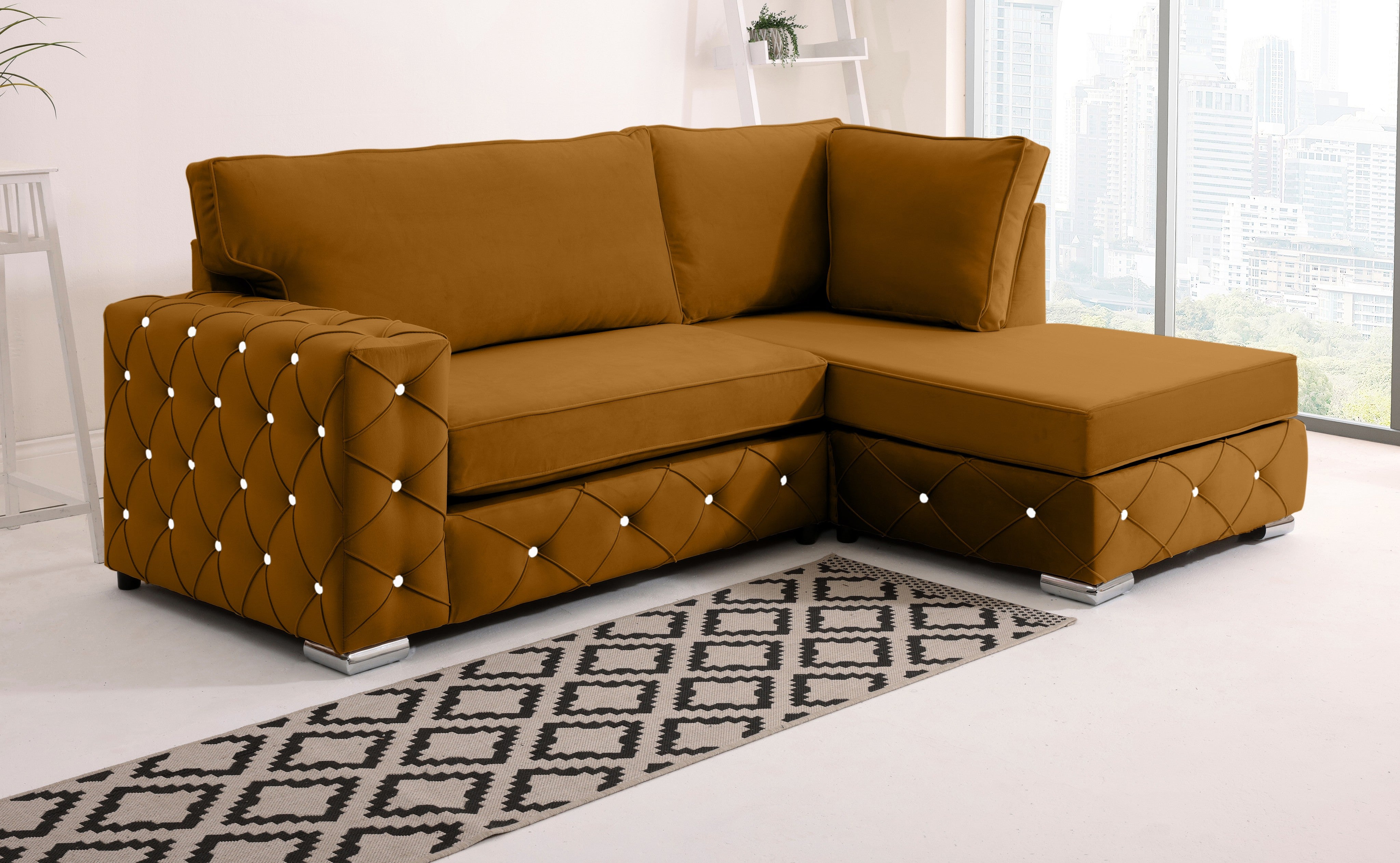 Sikara Lounge Fullback - Facing Right + Diamonds