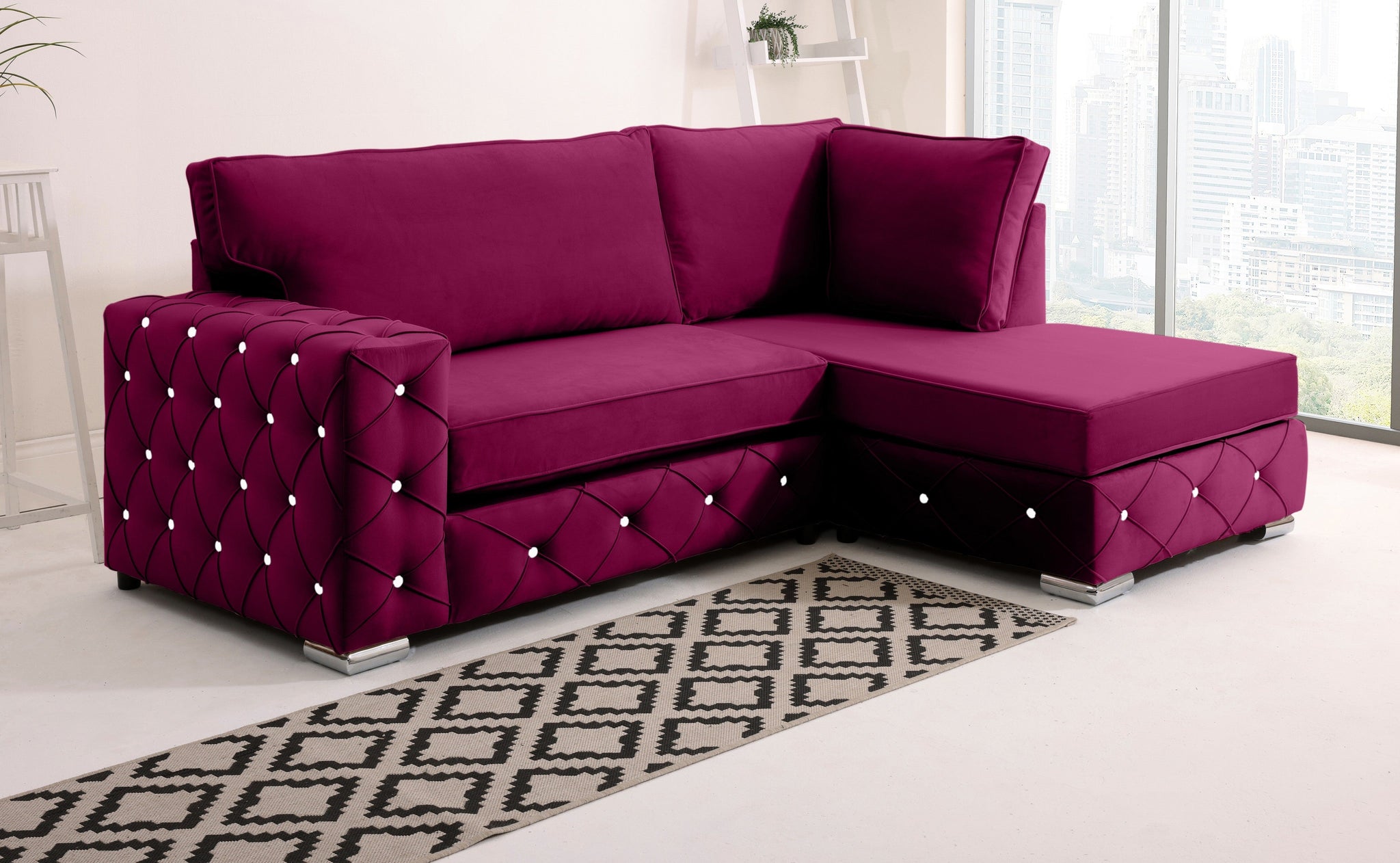 Sikara Lounge Fullback - Facing Right + Diamonds