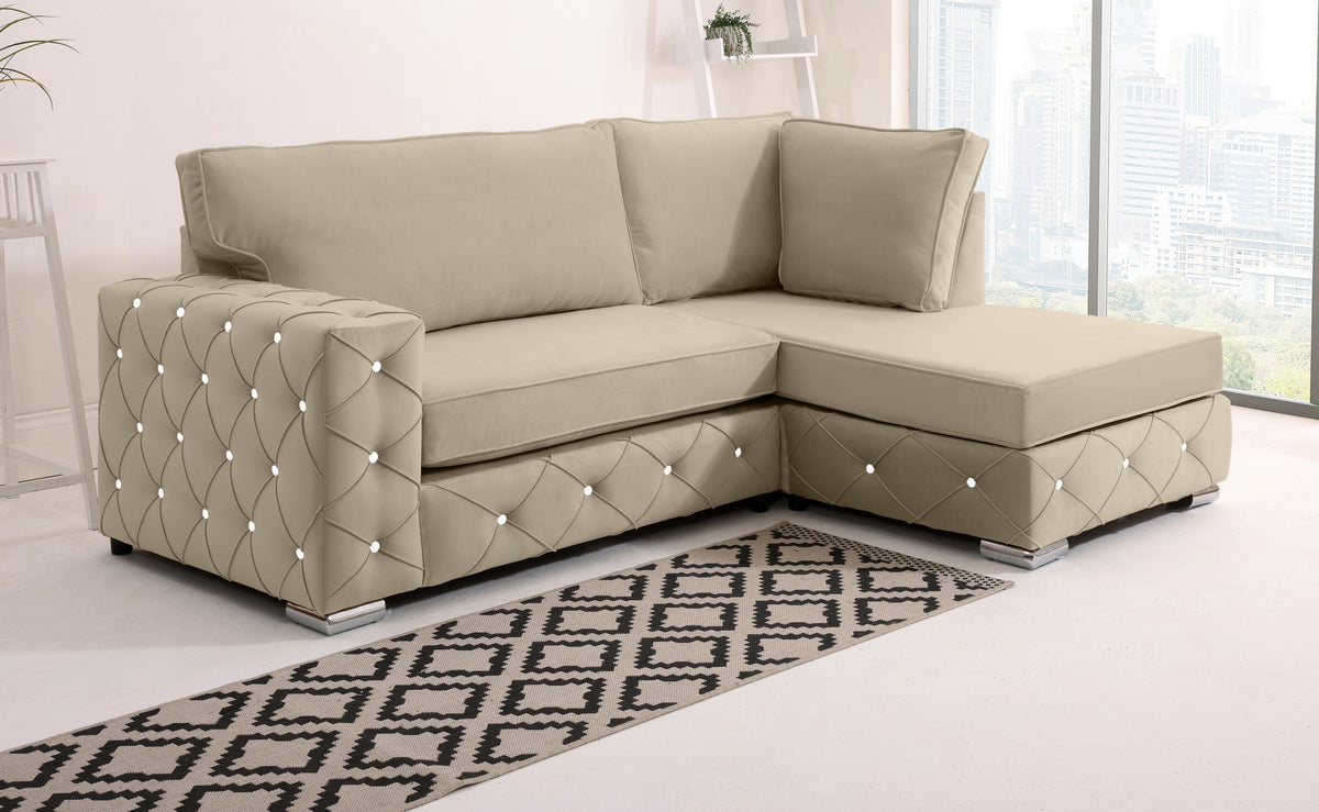 Sikara Lounge Fullback - Facing Right + Diamonds