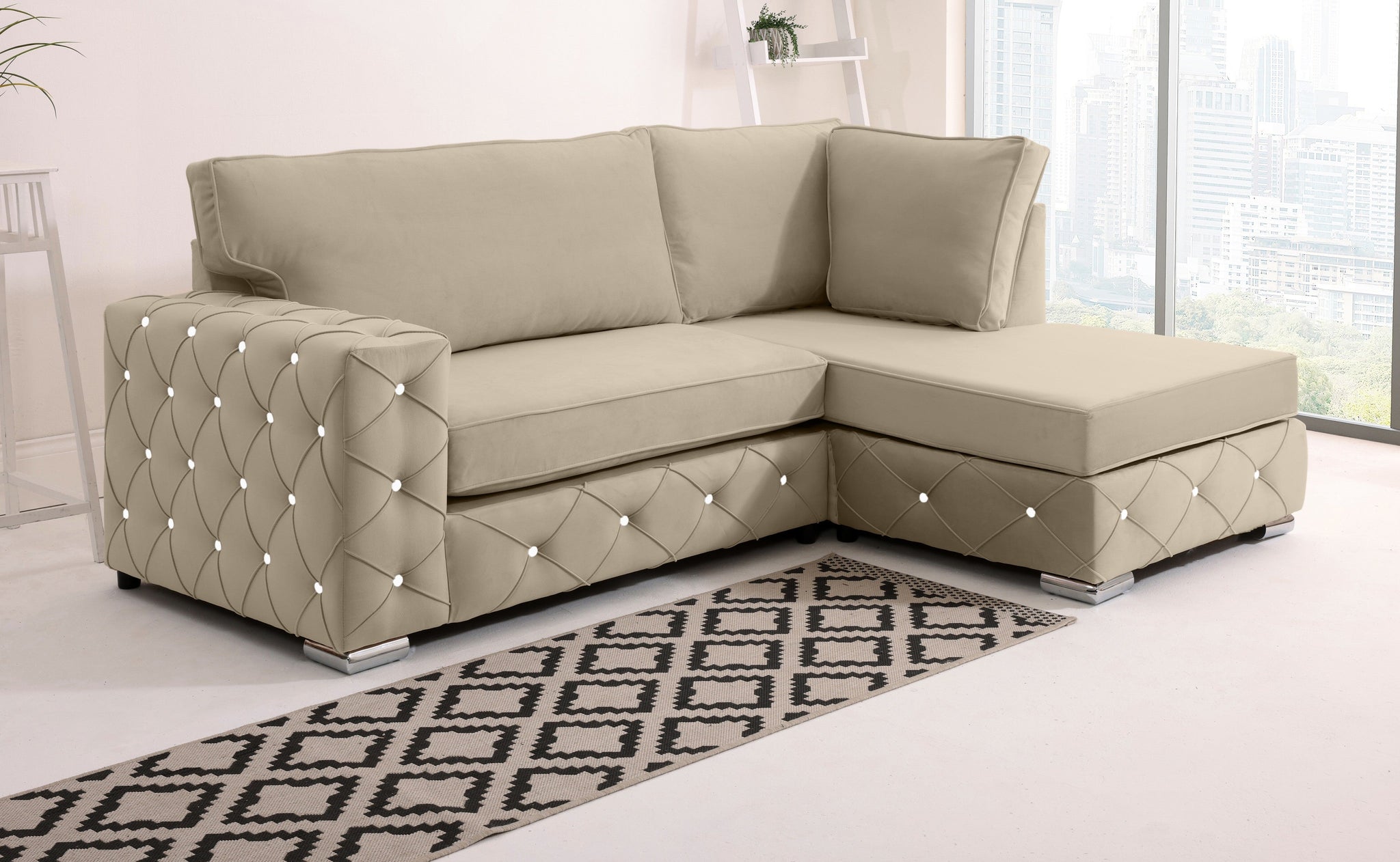 Sikara Lounge Fullback - Facing Right + Diamonds