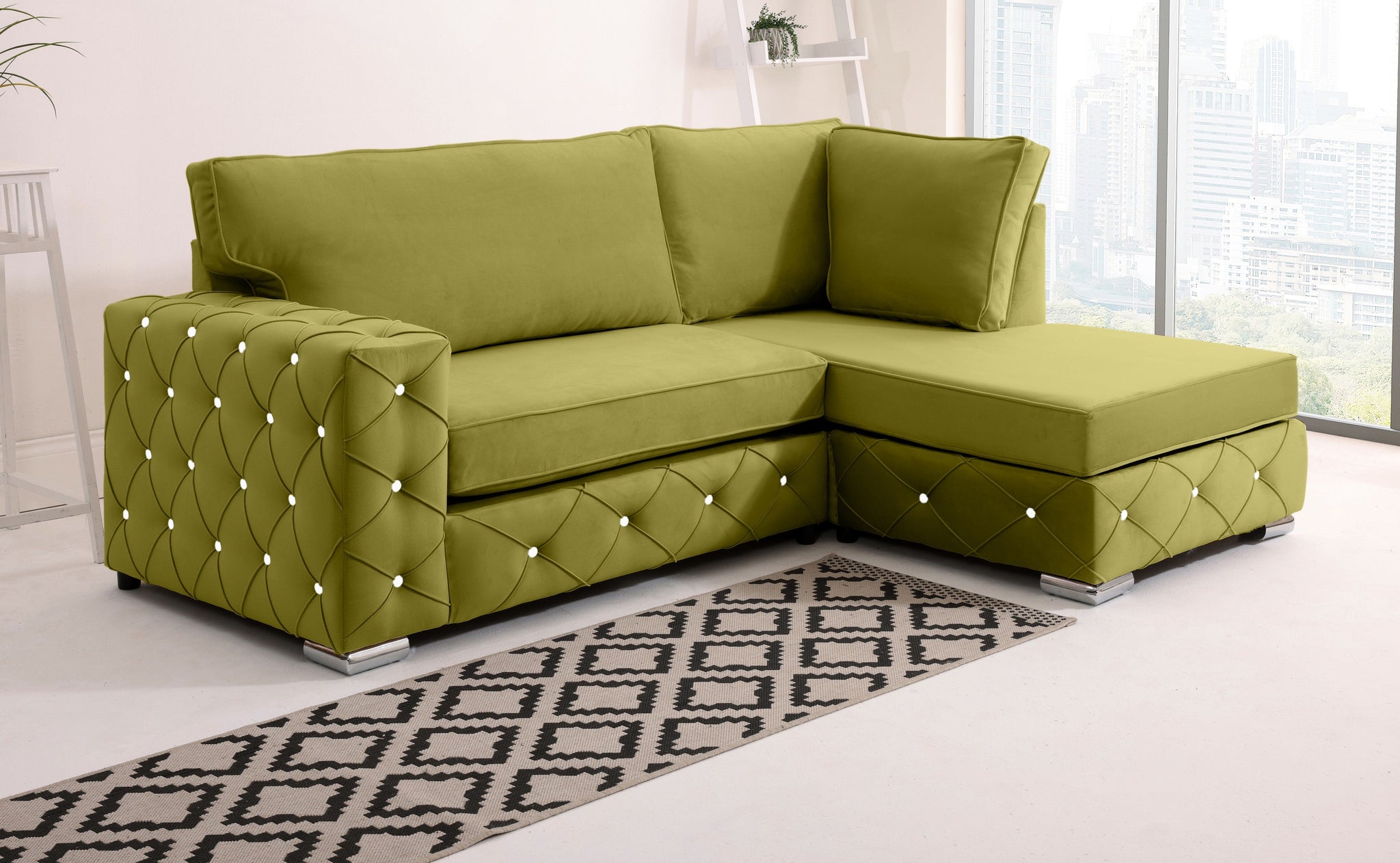 Sikara Lounge Fullback - Facing Right + Diamonds