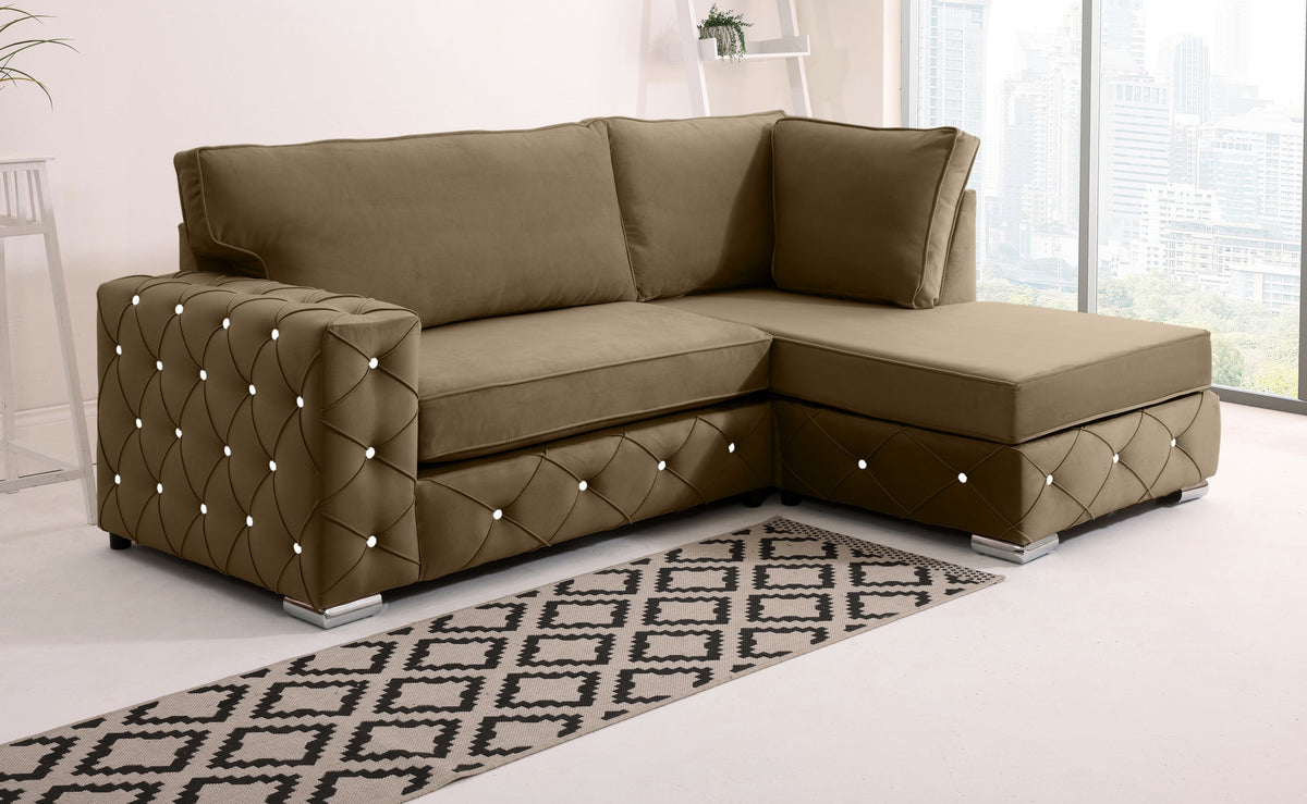 Sikara Lounge Fullback - Facing Right + Diamonds