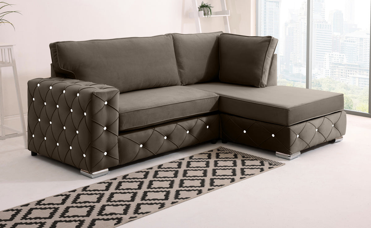 Sikara Lounge Fullback - Facing Right + Diamonds