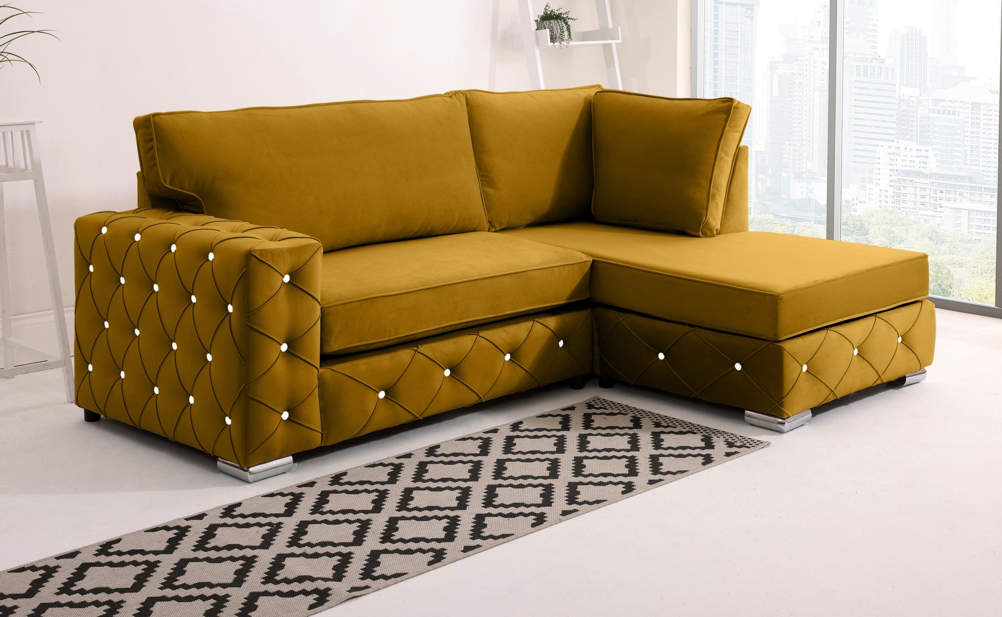 Sikara Lounge Fullback - Facing Right + Diamonds