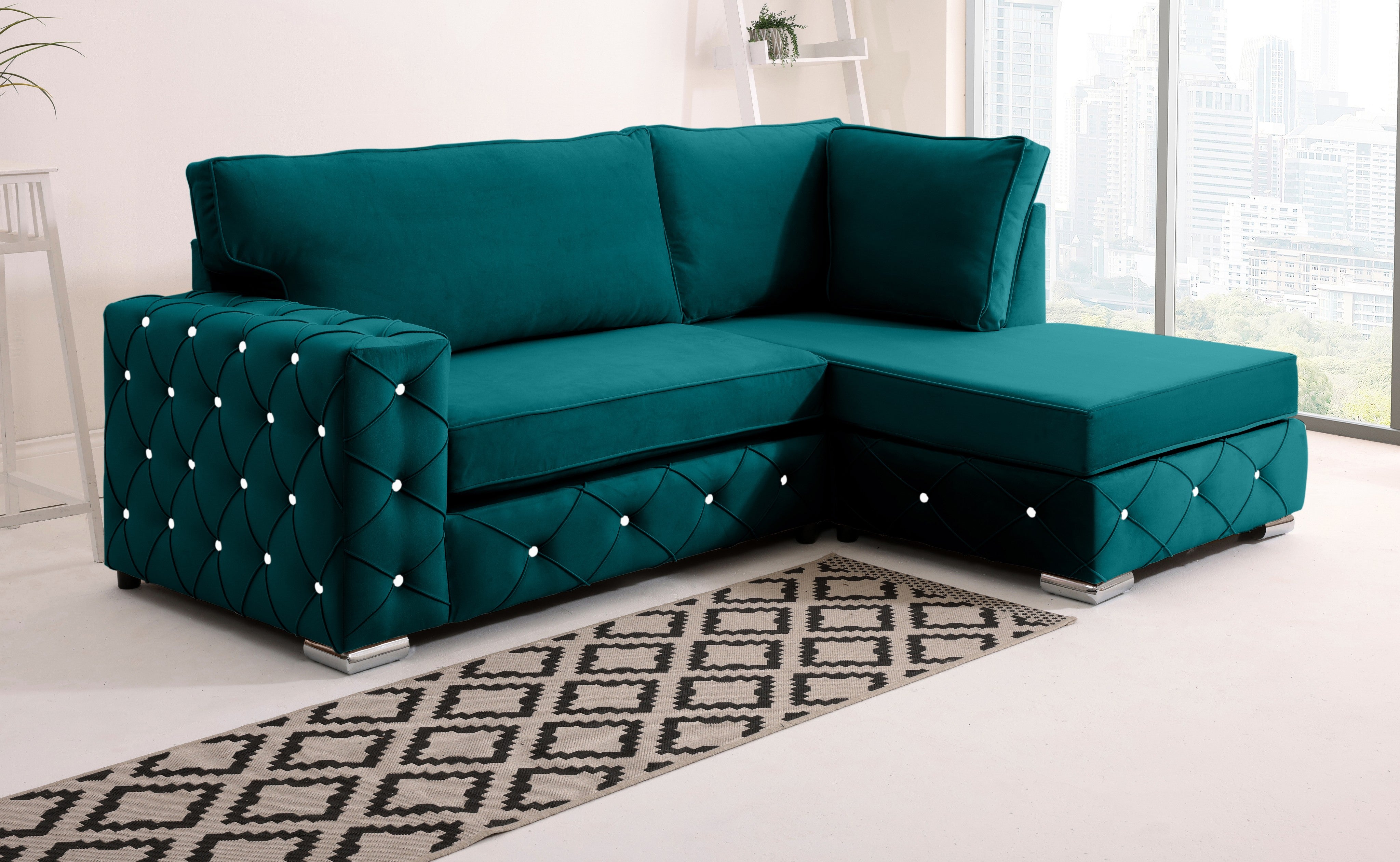 Sikara Lounge Fullback - Facing Right + Diamonds