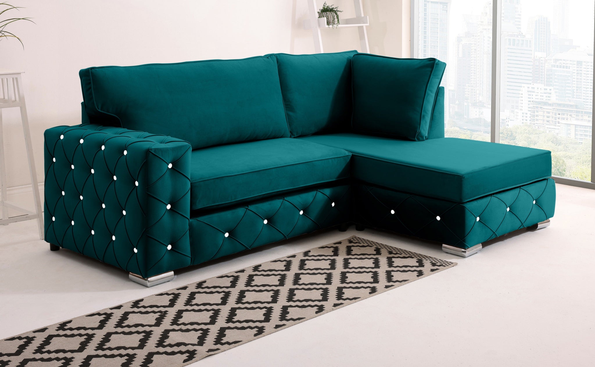 Sikara Lounge Fullback - Facing Right + Diamonds