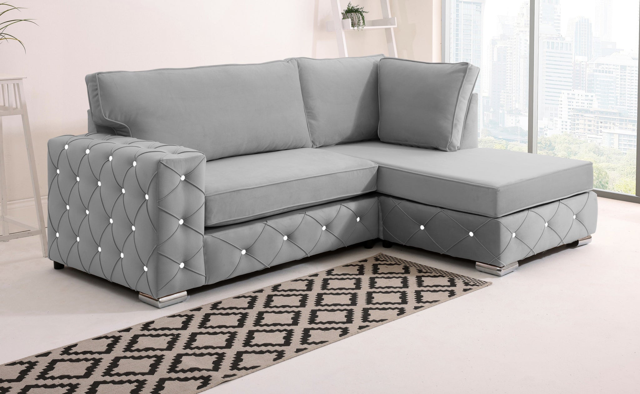 Sikara Lounge Fullback - Facing Right + Diamonds