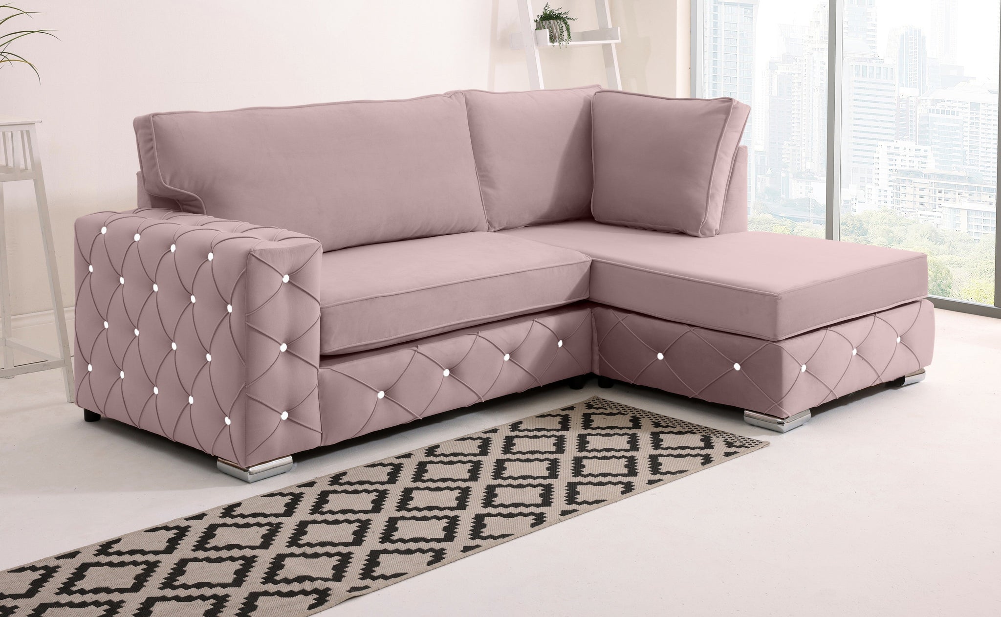 Sikara Lounge Fullback - Facing Right + Diamonds