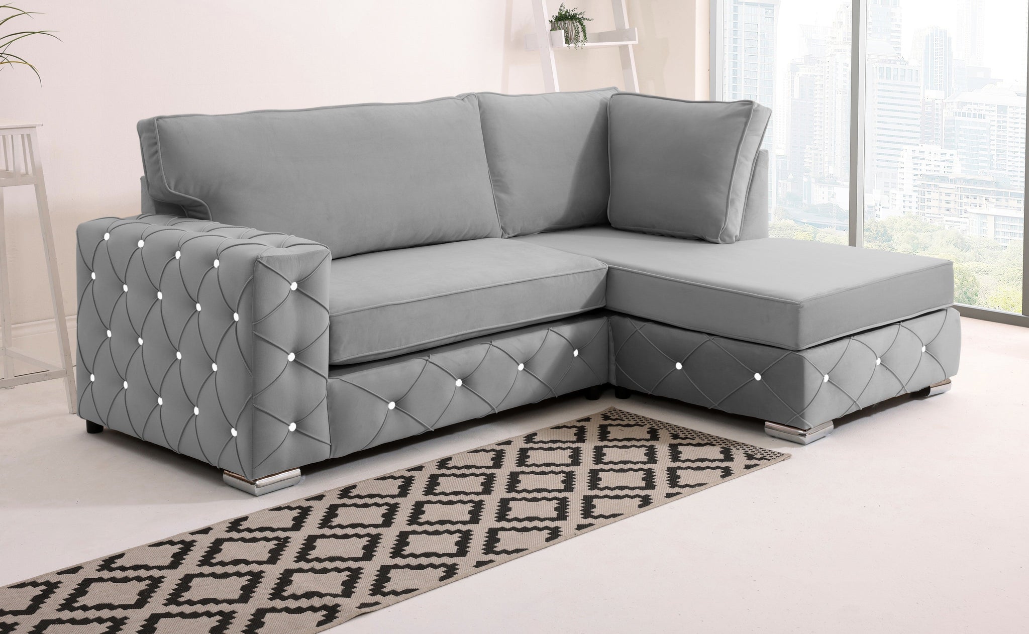 Sikara Lounge Fullback - Facing Right + Diamonds