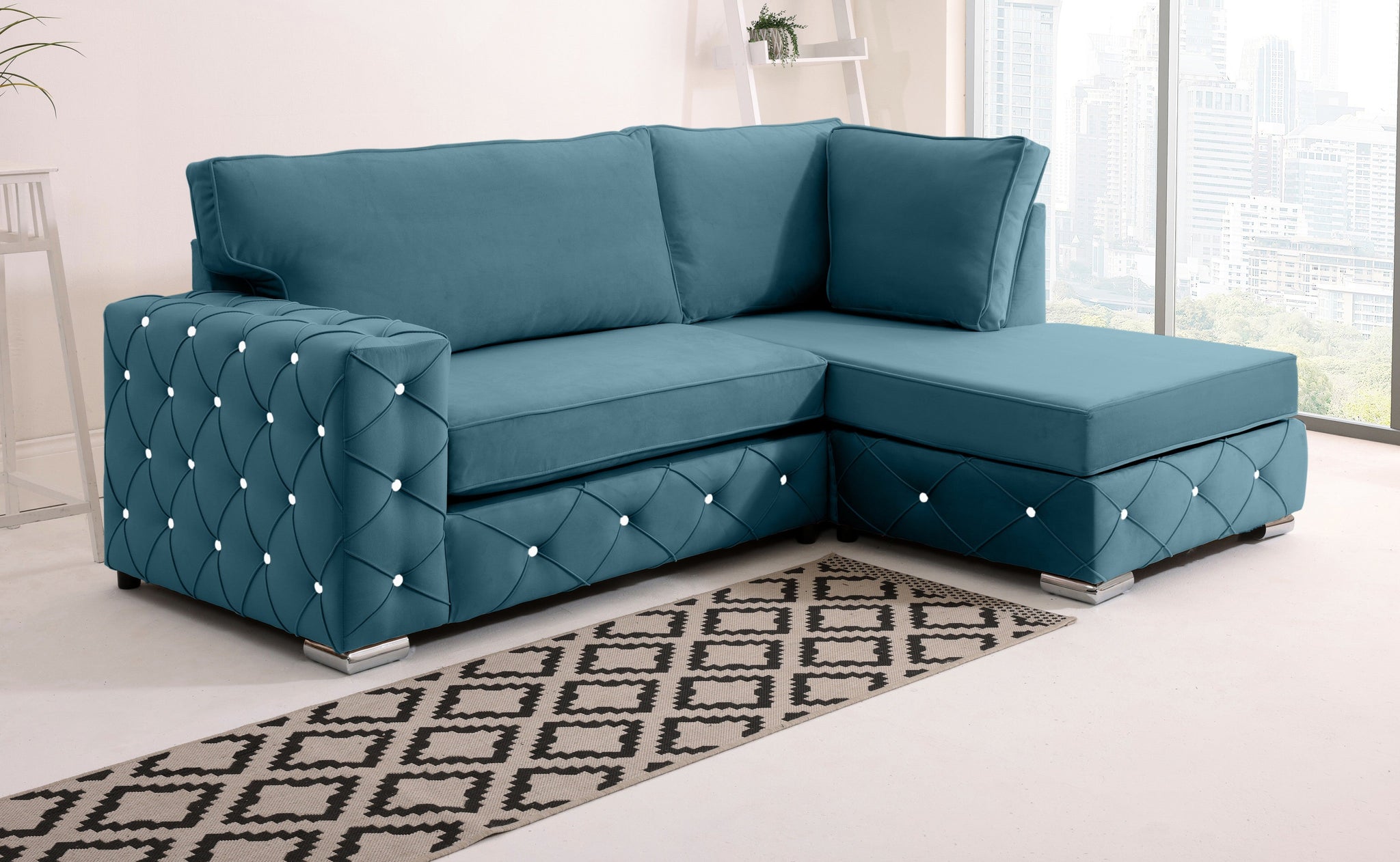 Sikara Lounge Fullback - Facing Right + Diamonds