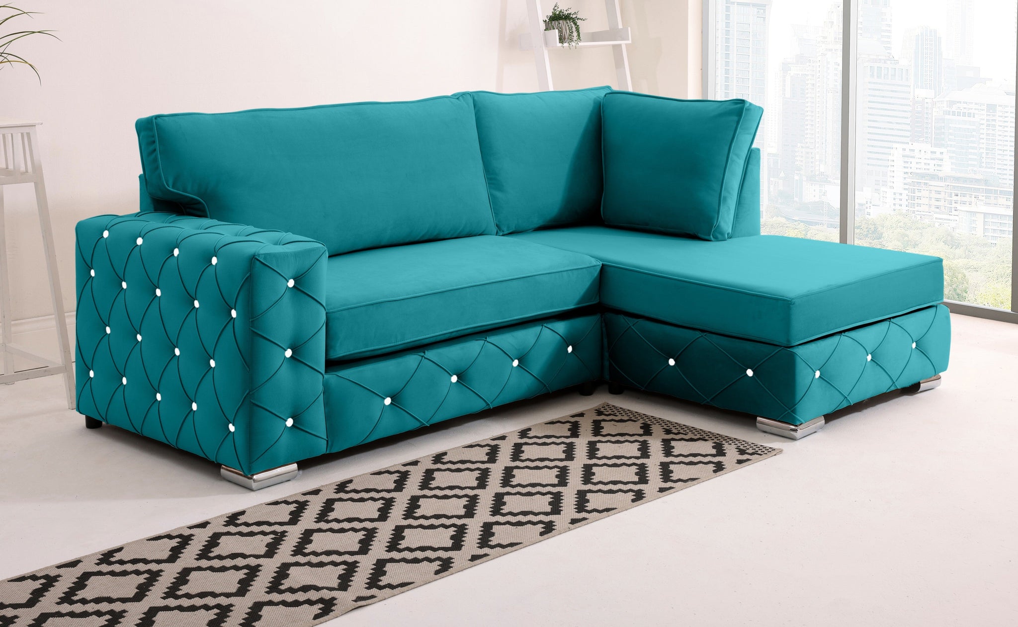 Sikara Lounge Fullback - Facing Right + Diamonds