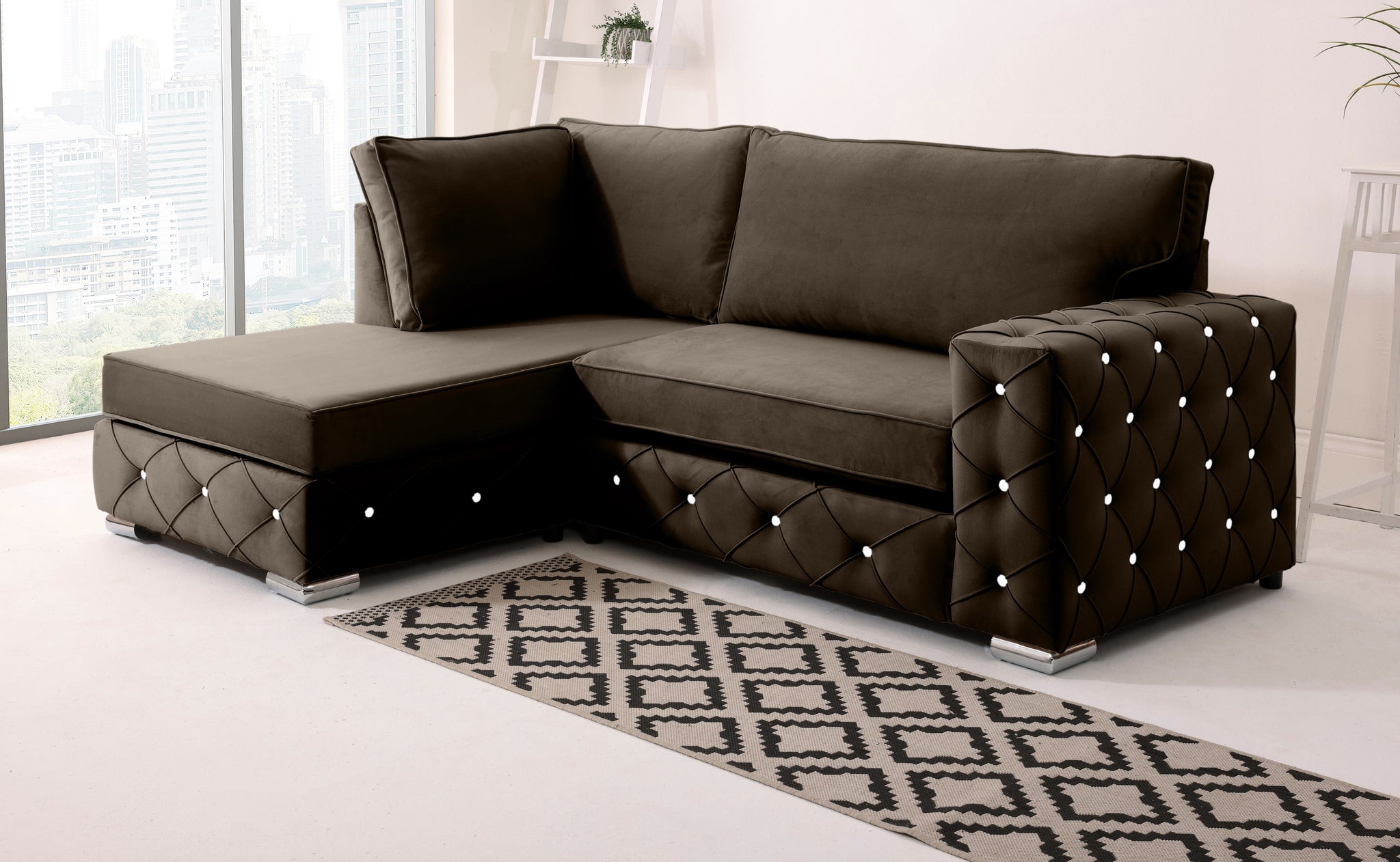 Sikara Lounge Fullback - Facing Left + Diamonds