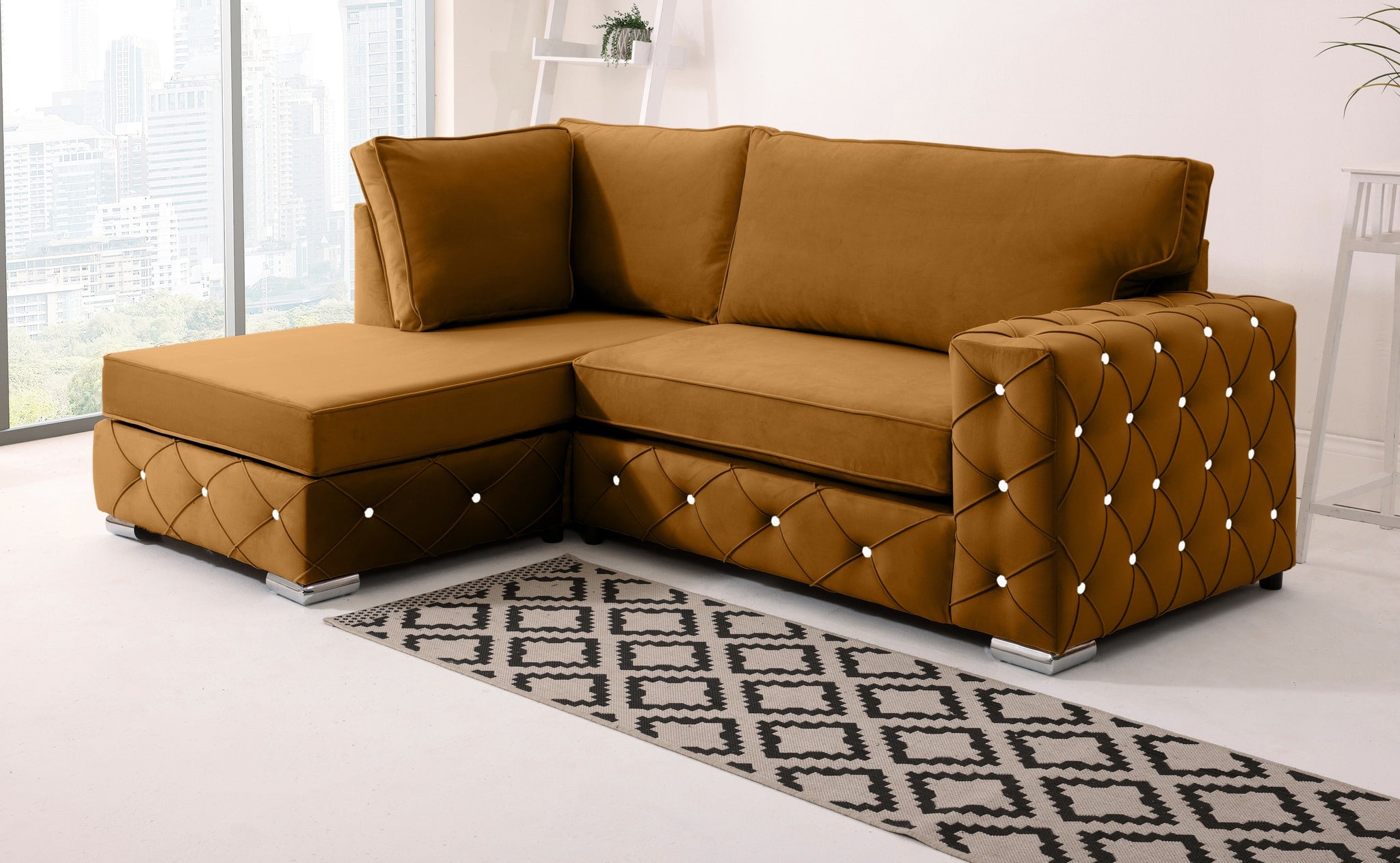 Sikara Lounge Fullback - Facing Left + Diamonds