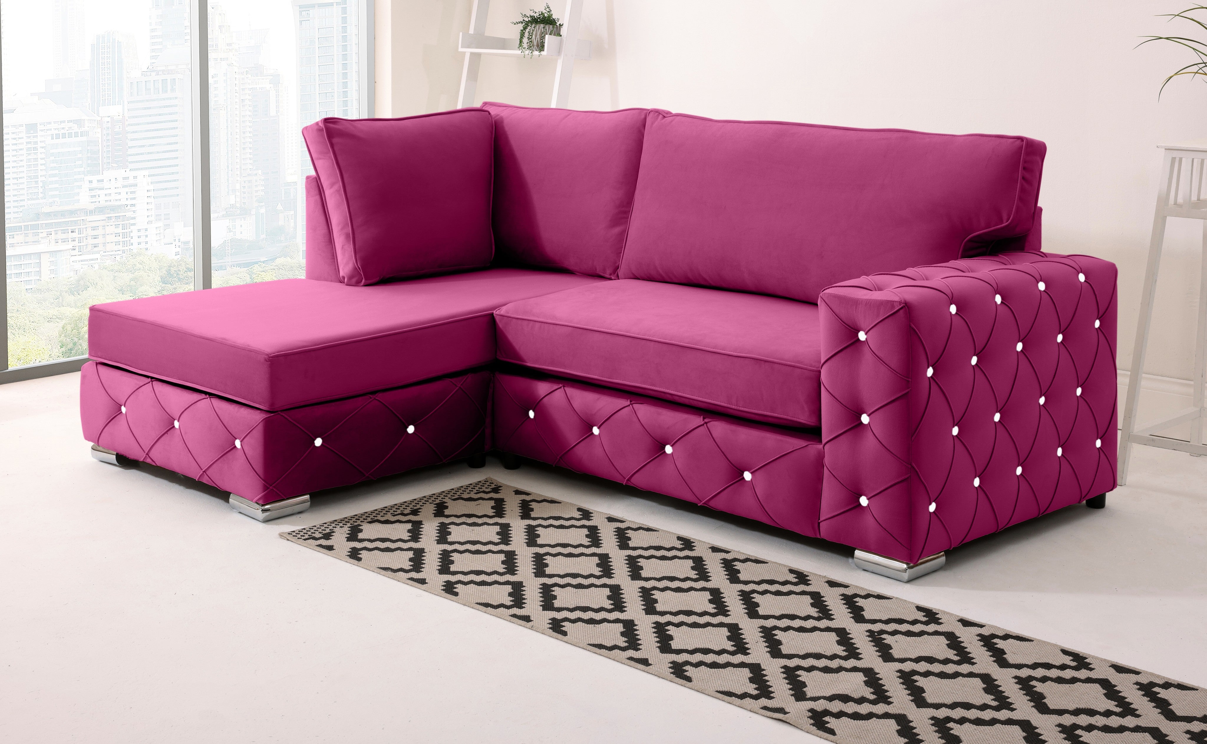 Sikara Lounge Fullback - Facing Left + Diamonds