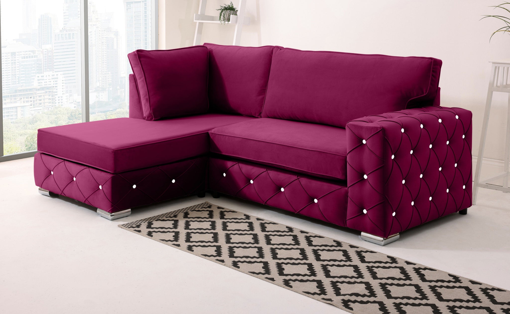 Sikara Lounge Fullback - Facing Left + Diamonds