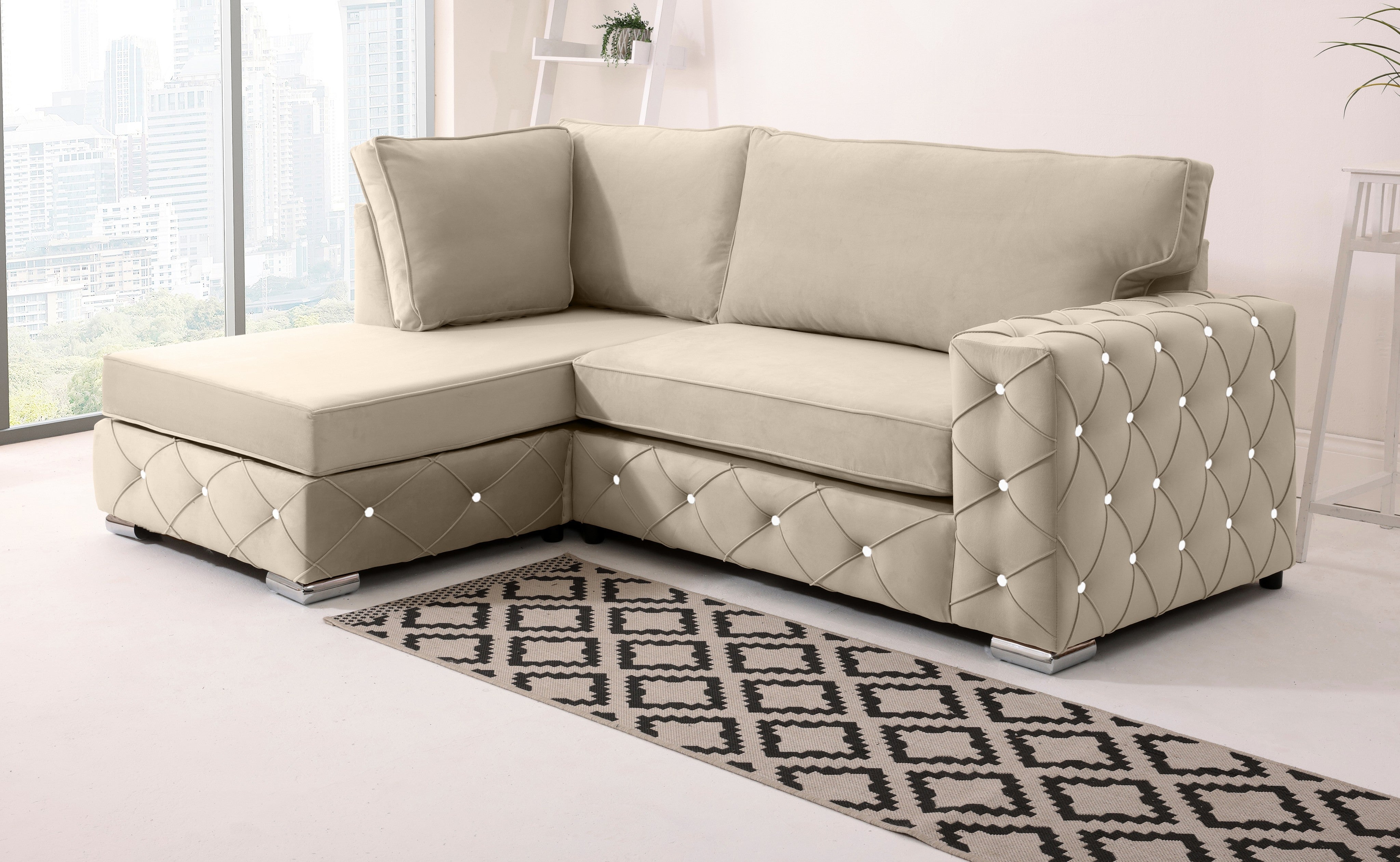 Sikara Lounge Fullback - Facing Left + Diamonds