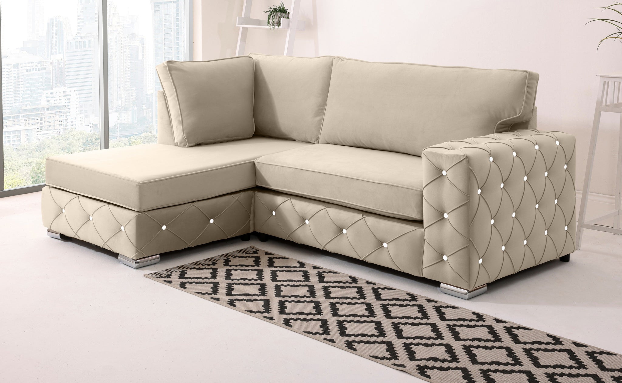 Sikara Lounge Fullback - Facing Left + Diamonds