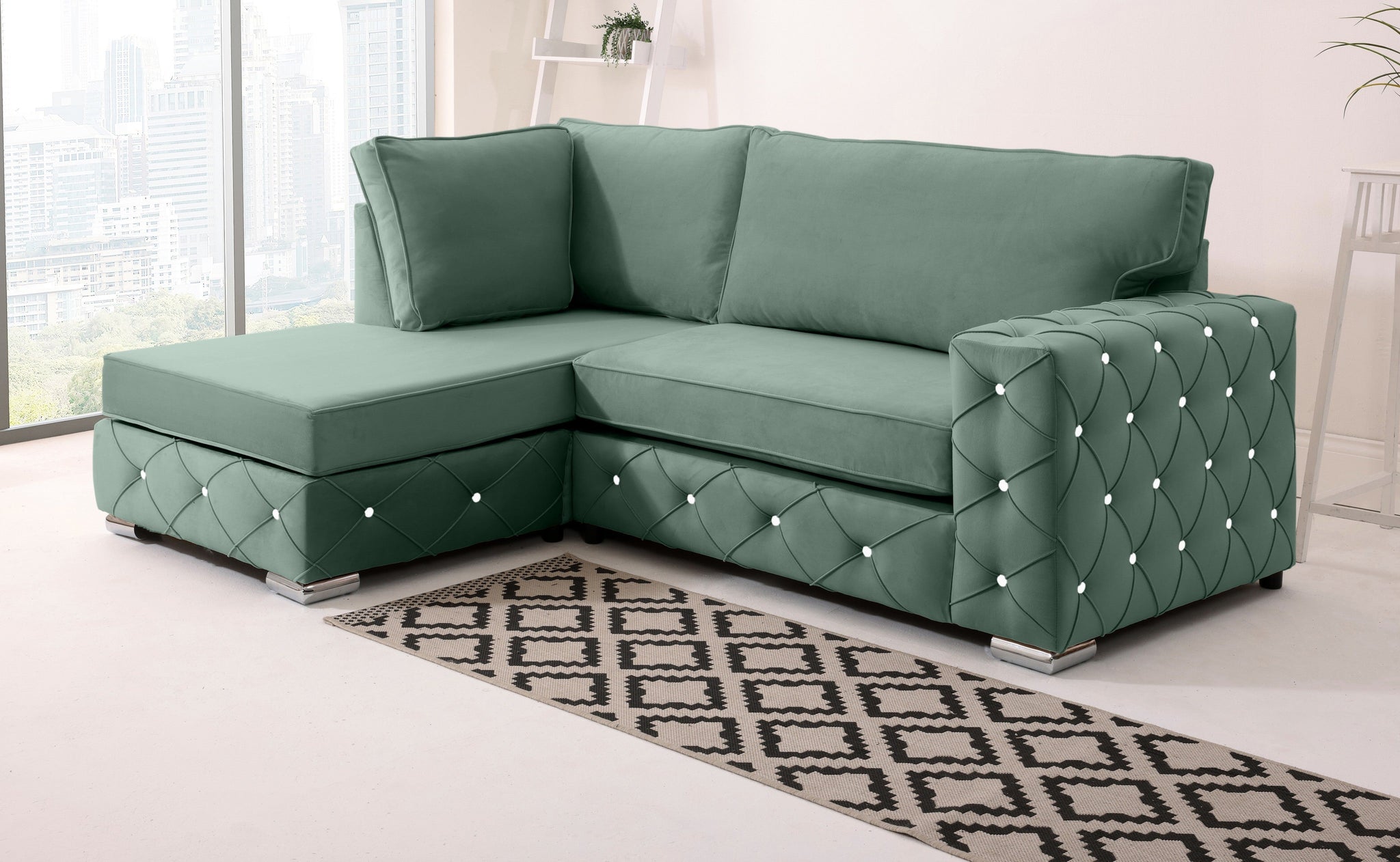Sikara Lounge Fullback - Facing Left + Diamonds