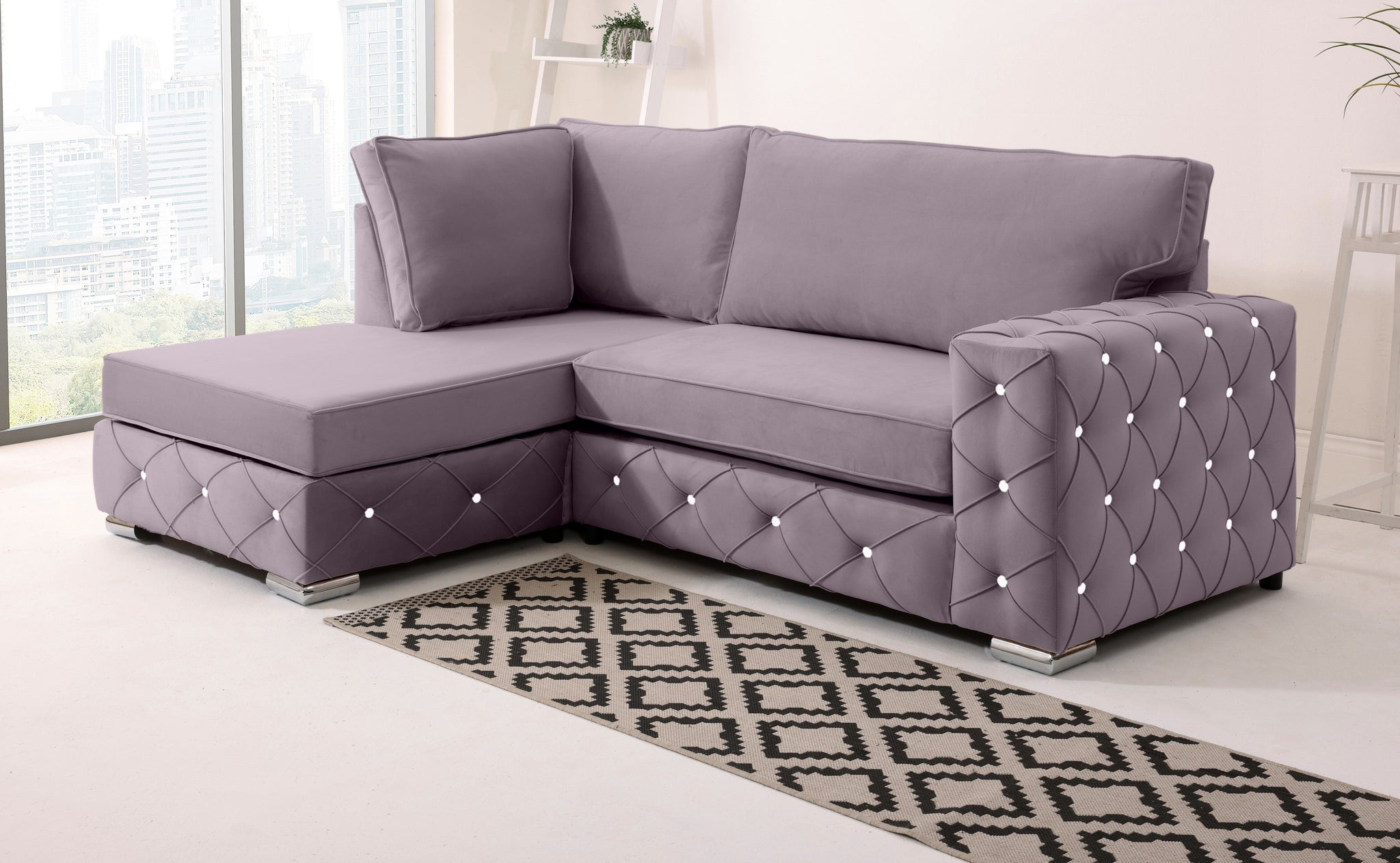 Sikara Lounge Fullback - Facing Left + Diamonds