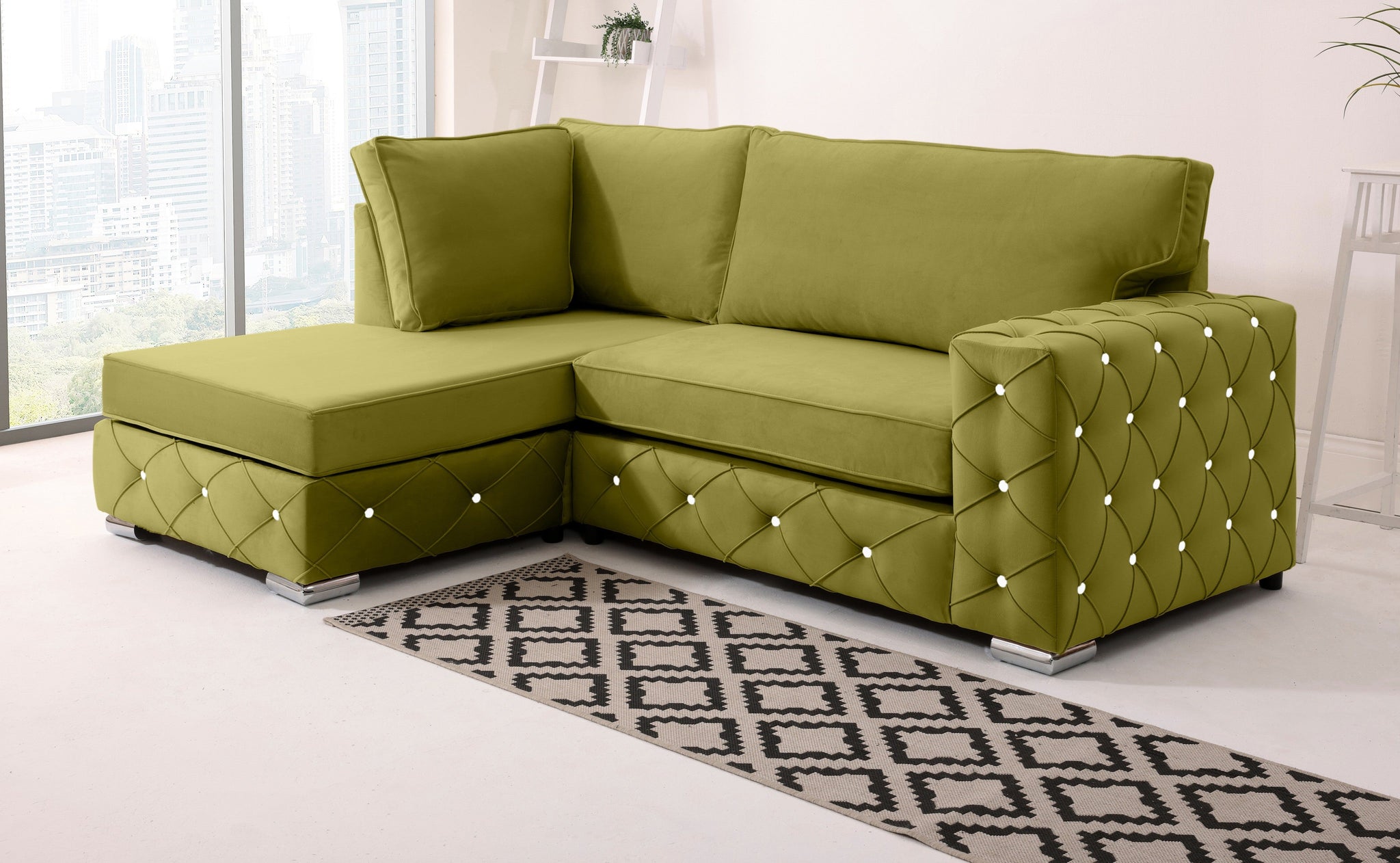 Sikara Lounge Fullback - Facing Left + Diamonds