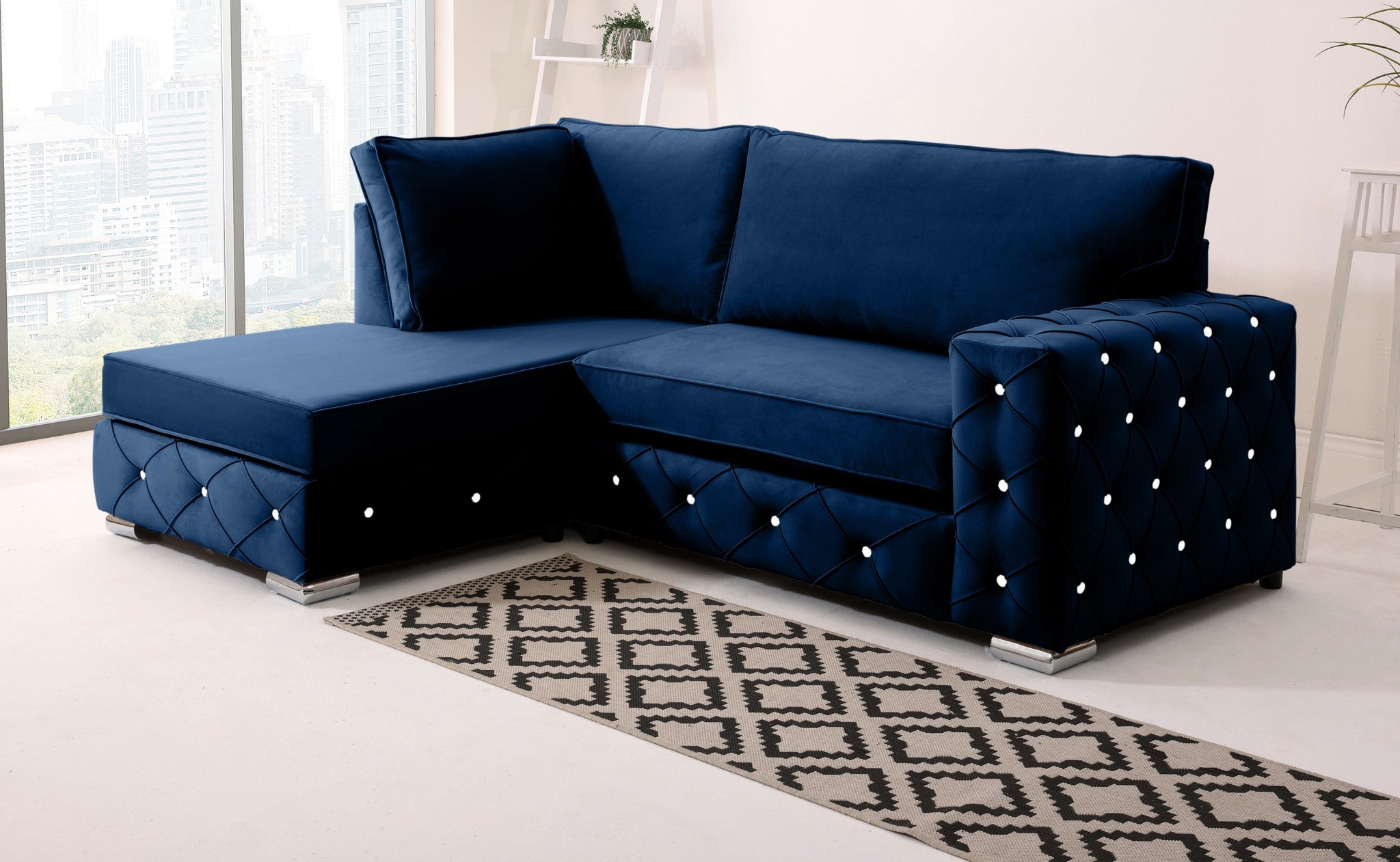 Sikara Lounge Fullback - Facing Left + Diamonds