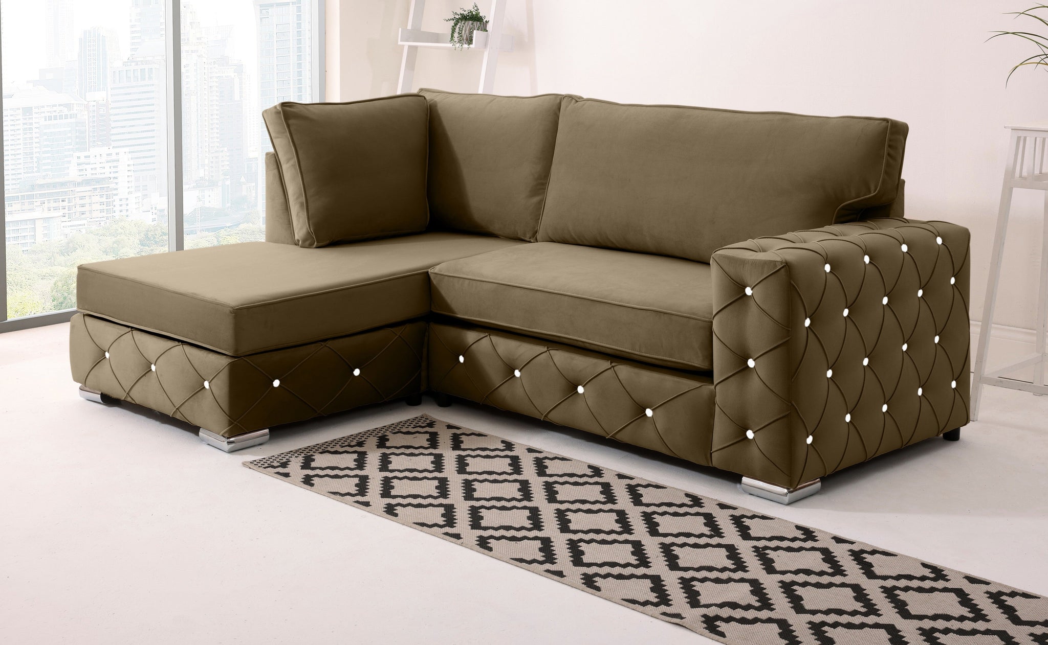 Sikara Lounge Fullback - Facing Left + Diamonds
