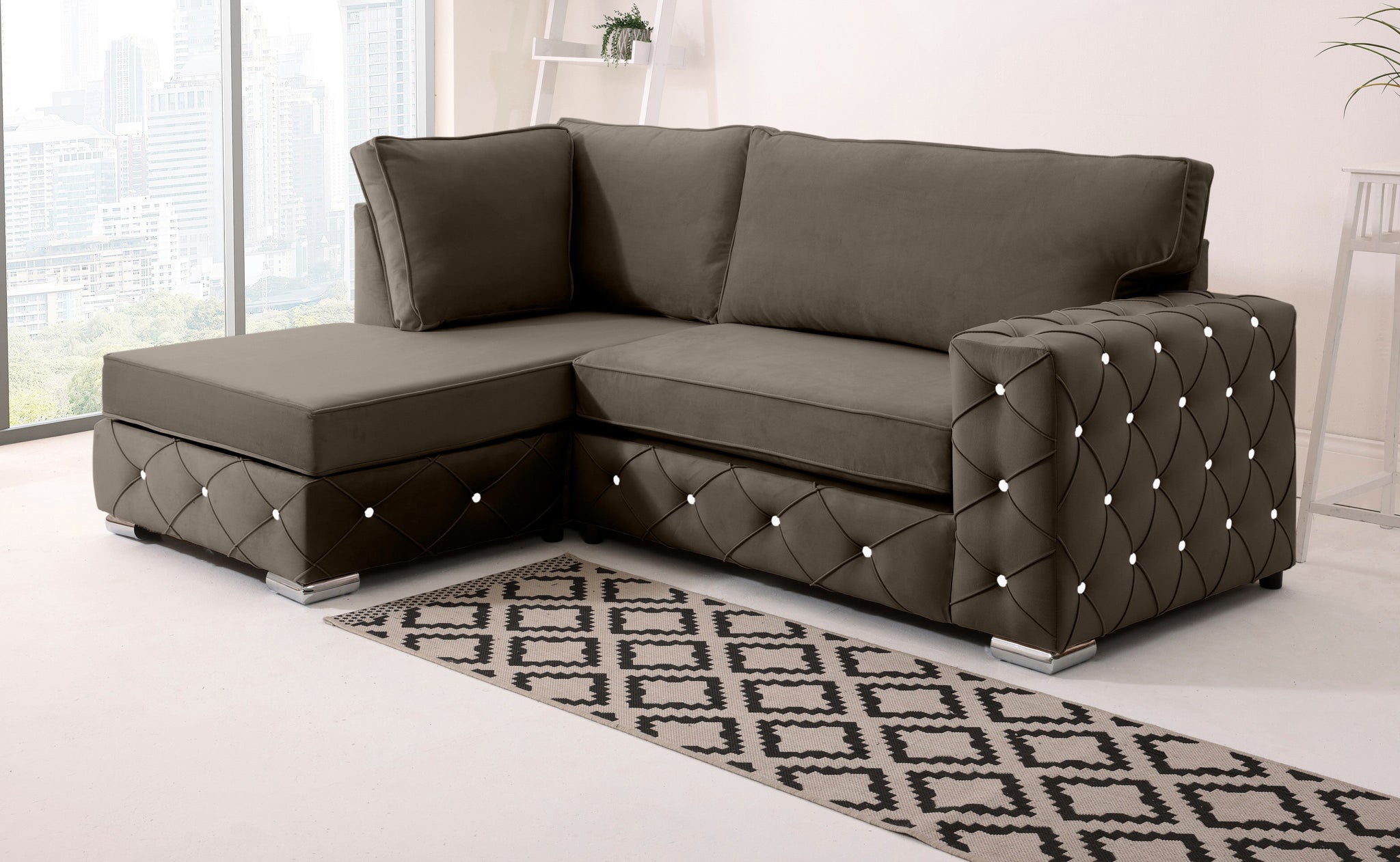 Sikara Lounge Fullback - Facing Left + Diamonds