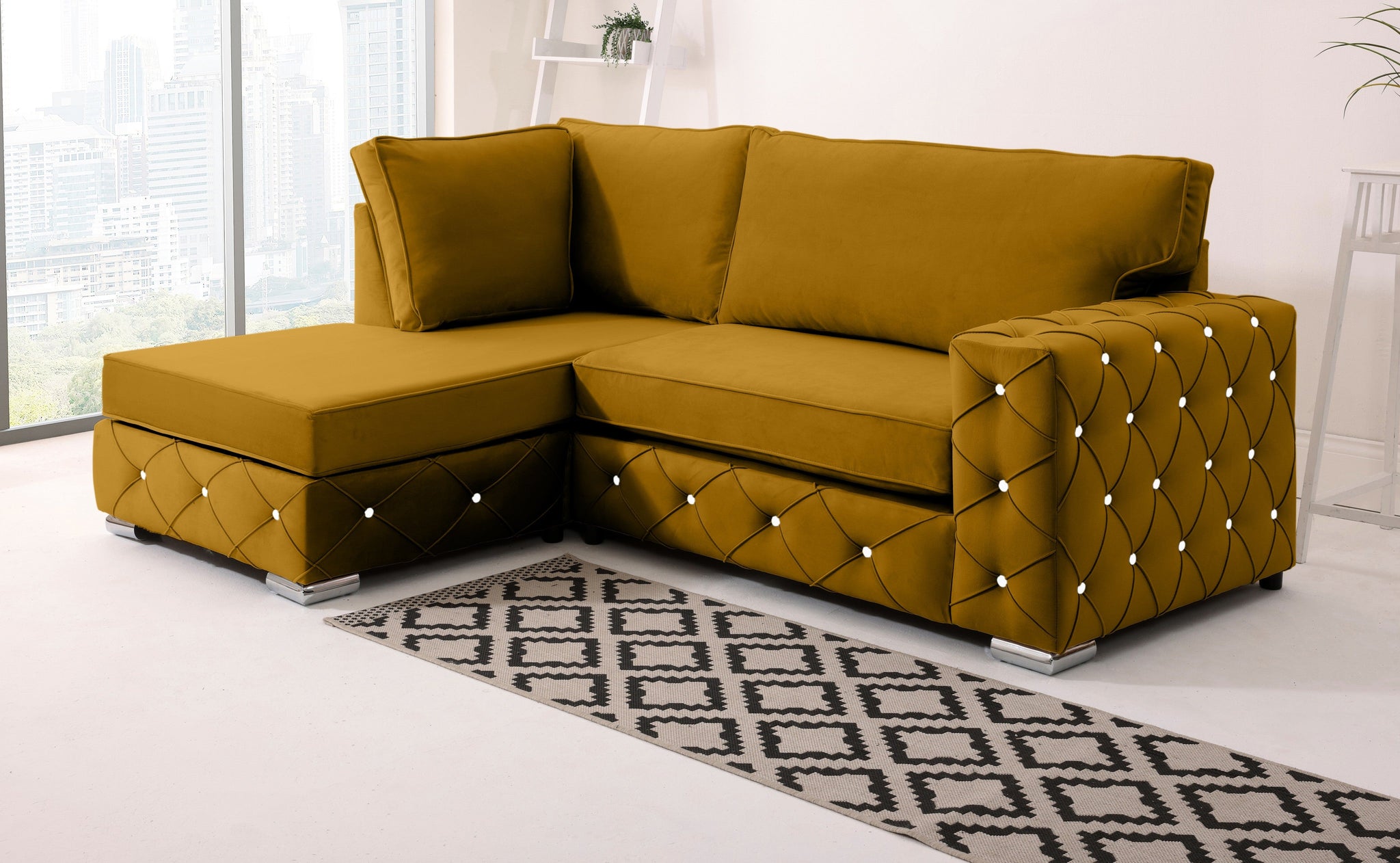 Sikara Lounge Fullback - Facing Left + Diamonds