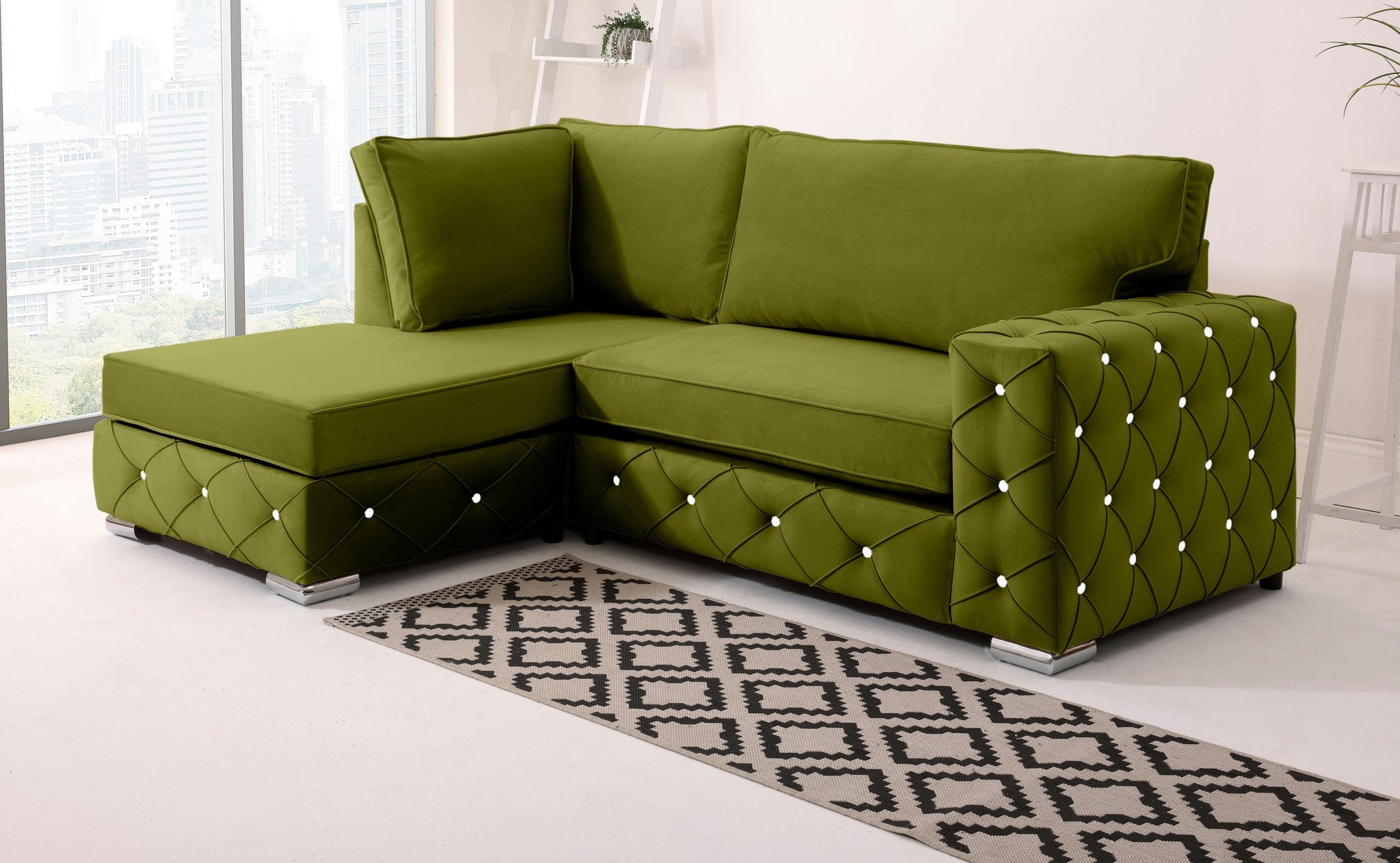 Sikara Lounge Fullback - Facing Left + Diamonds