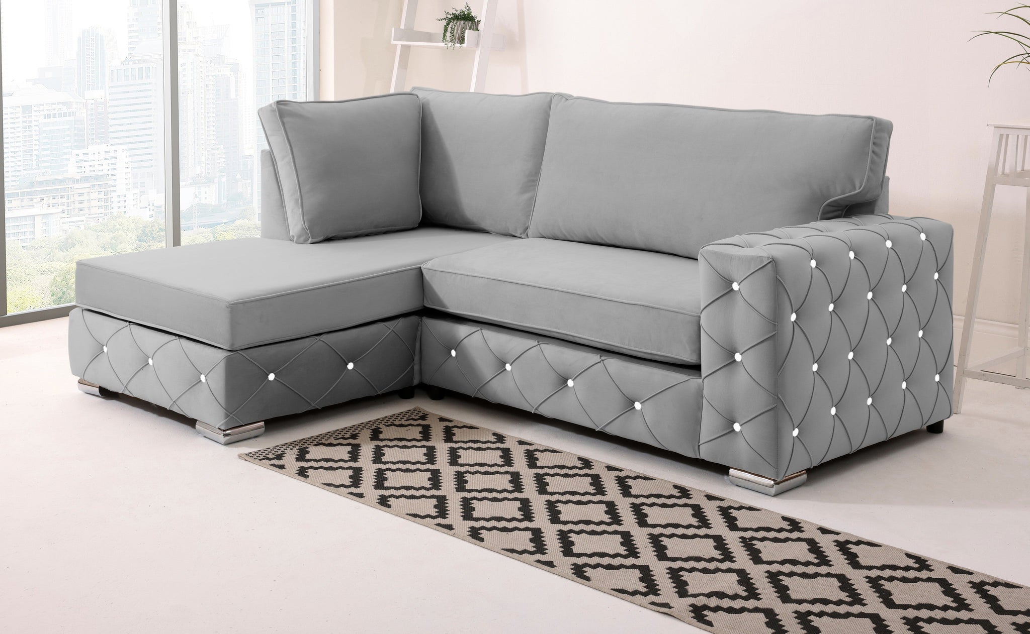 Sikara Lounge Fullback - Facing Left + Diamonds