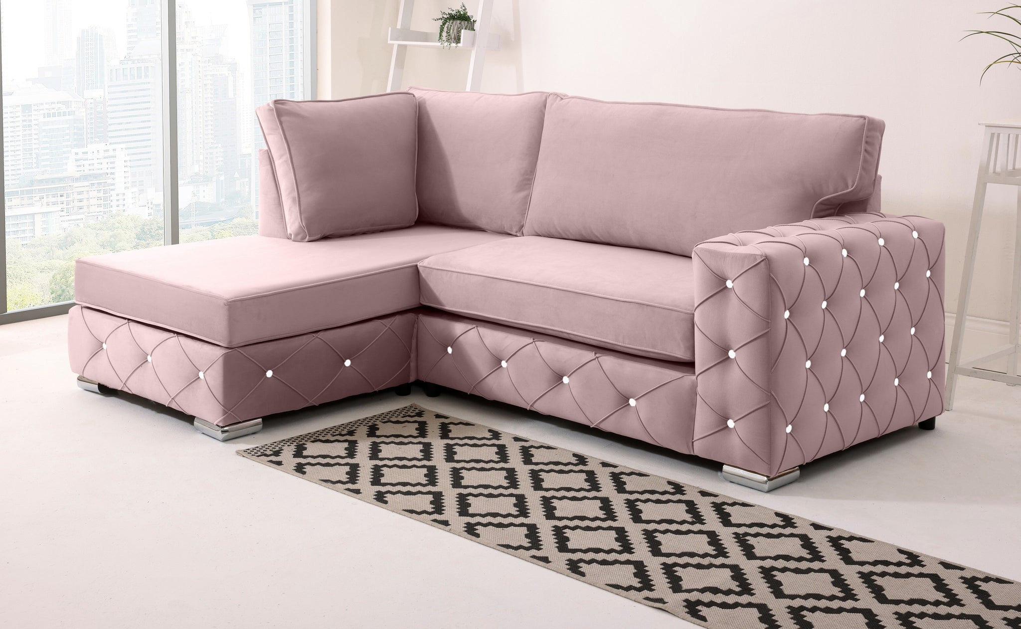 Sikara Lounge Fullback - Facing Left + Diamonds
