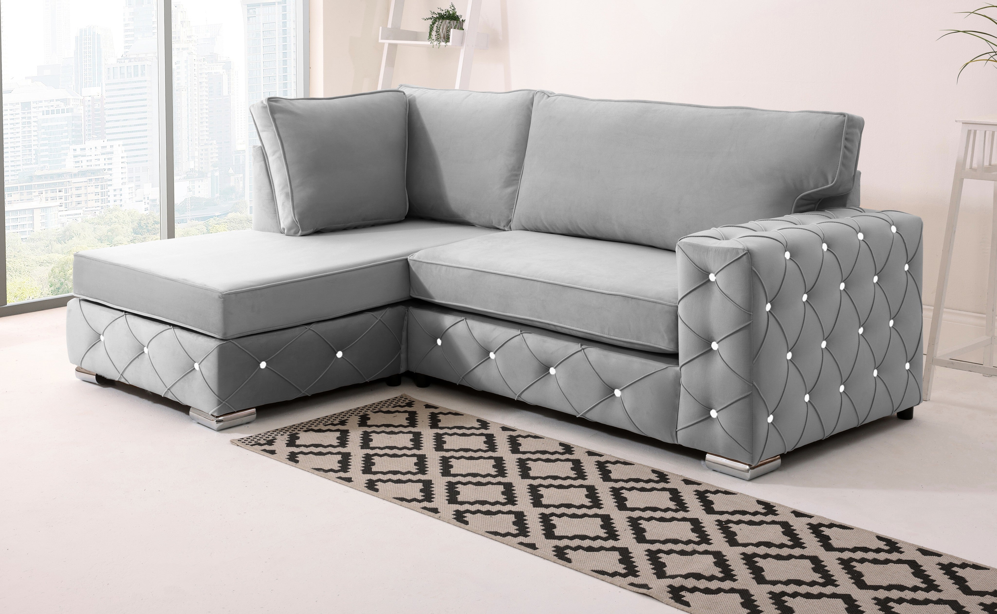 Sikara Lounge Fullback - Facing Left + Diamonds