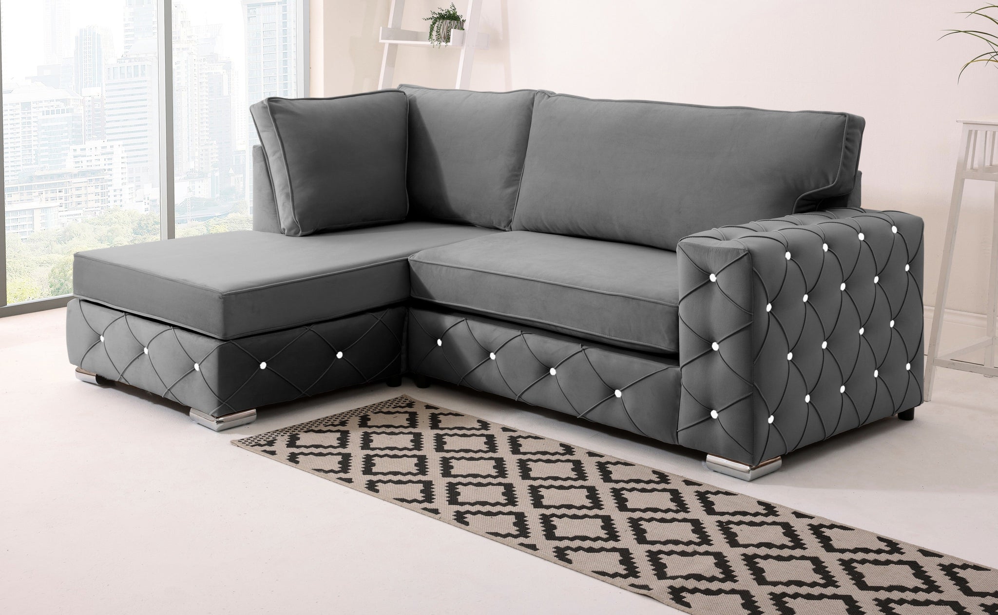Sikara Lounge Fullback - Facing Left + Diamonds