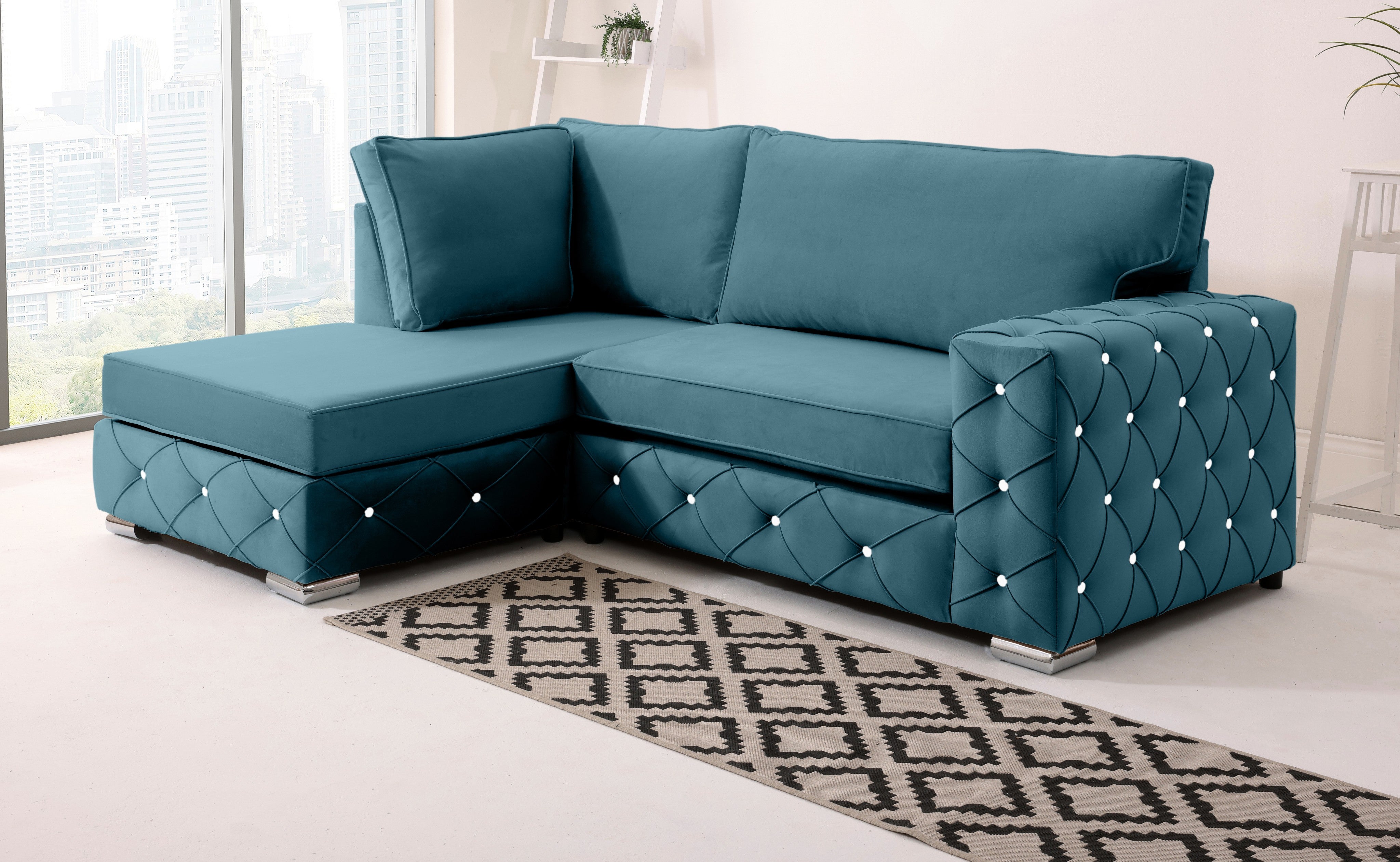 Sikara Lounge Fullback - Facing Left + Diamonds
