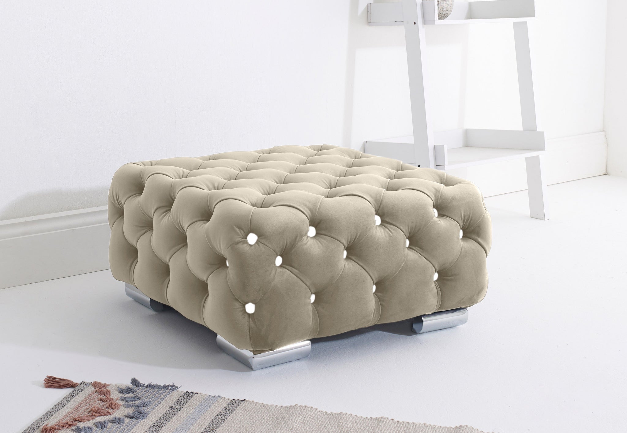Victoria Plush Corner Fullback + Extra Cushions + Diamonds