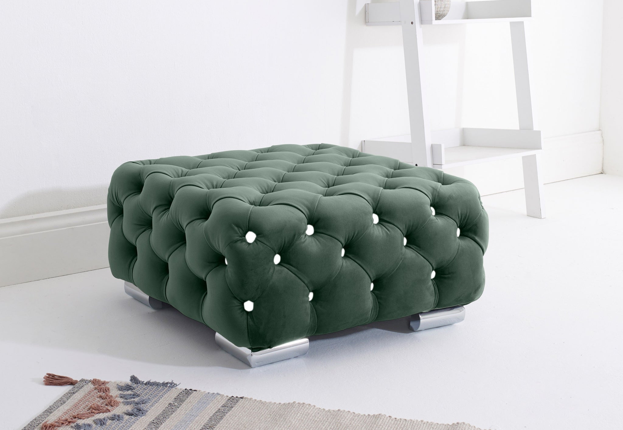 Victoria Plush Corner Fullback + Extra Cushions + Diamonds