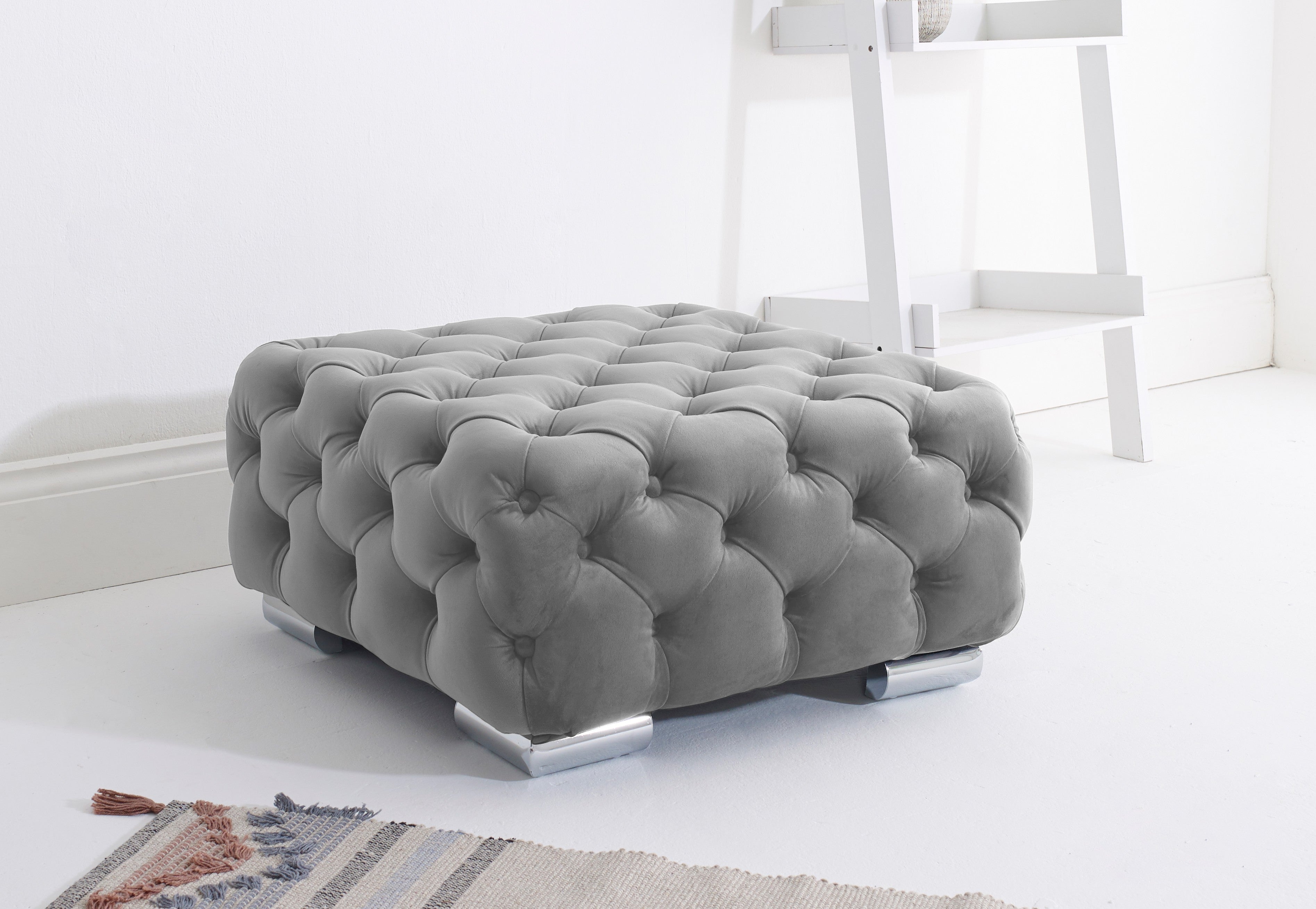 Victoria Plush Corner Fullback + Extra Cushions + Diamonds