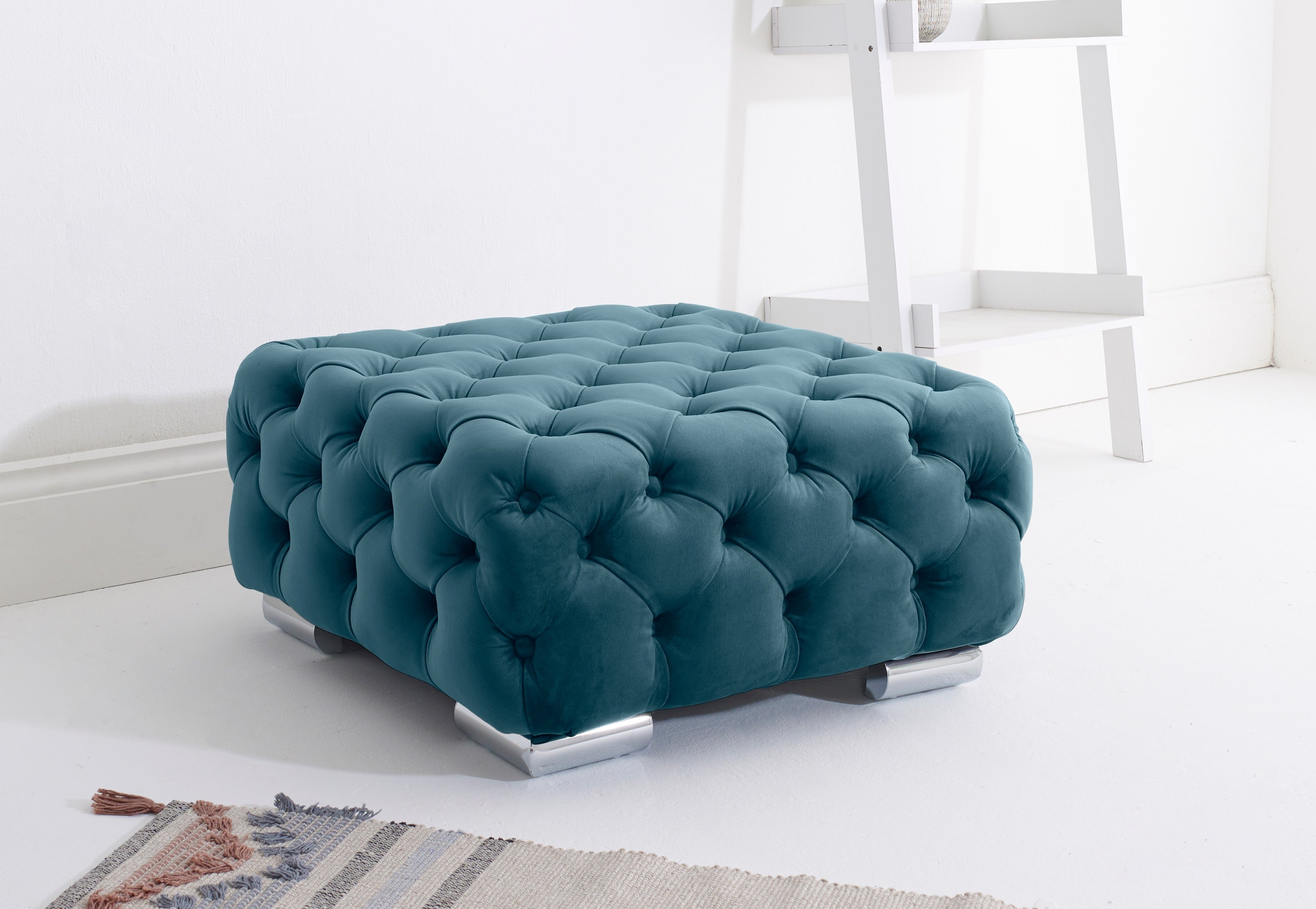 Victoria Plush Corner Fullback + Extra Cushions + Diamonds