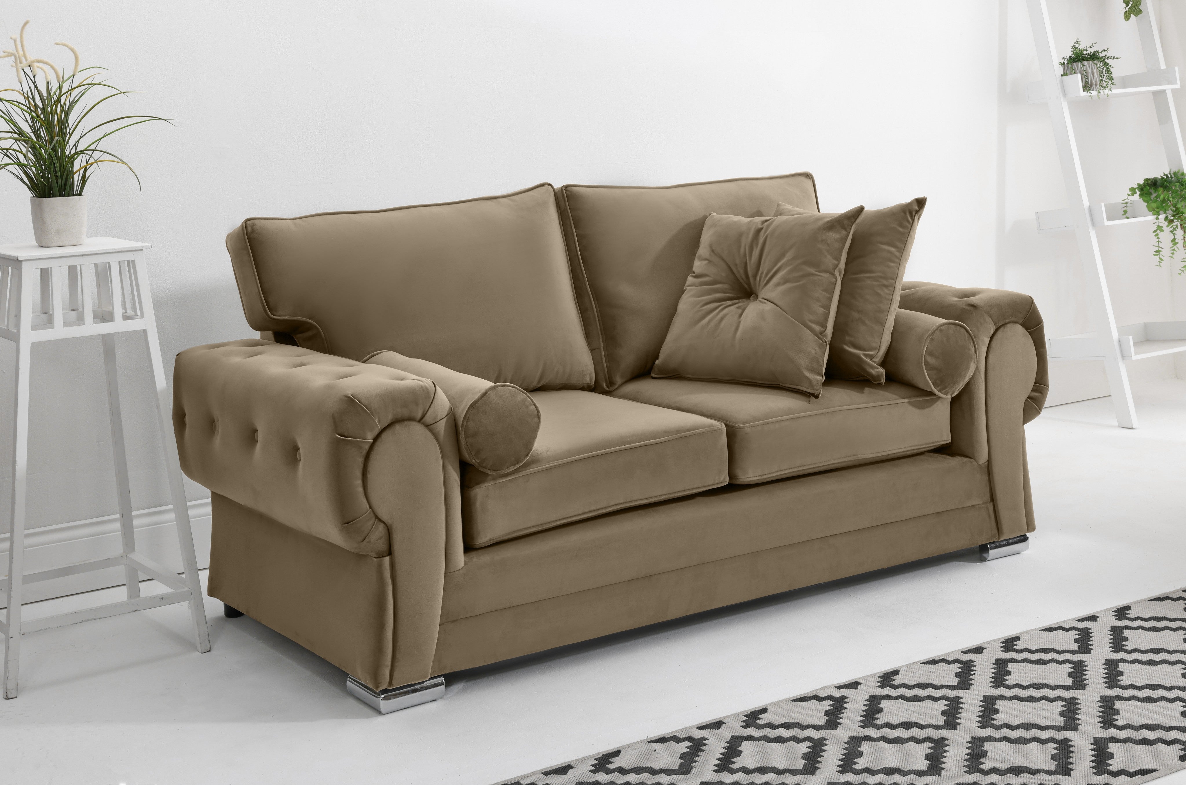 Victoria Plush 3+2 Fullback + Extra Cushions