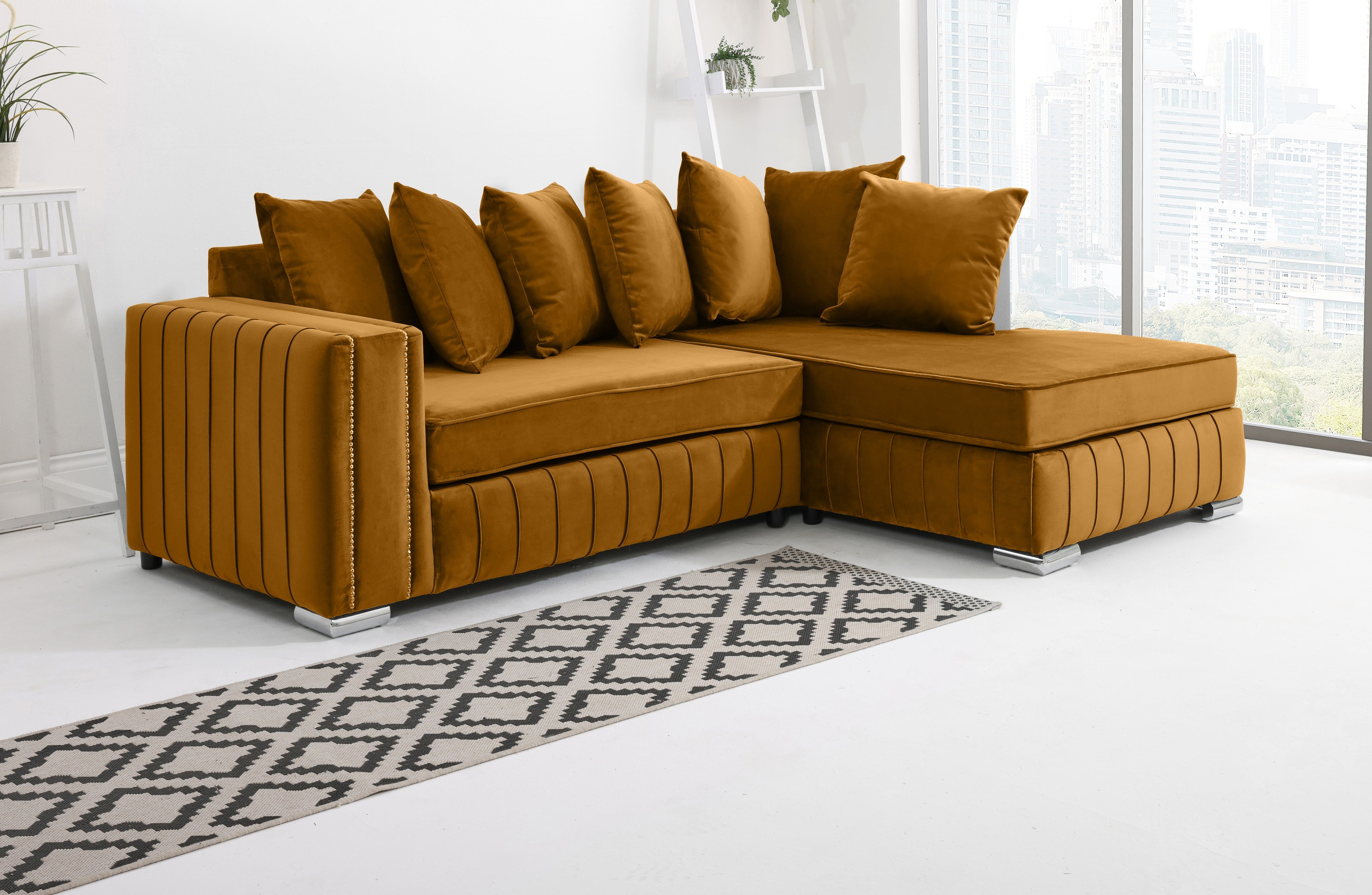 Lyra Lounge Scatterback - Facing Right