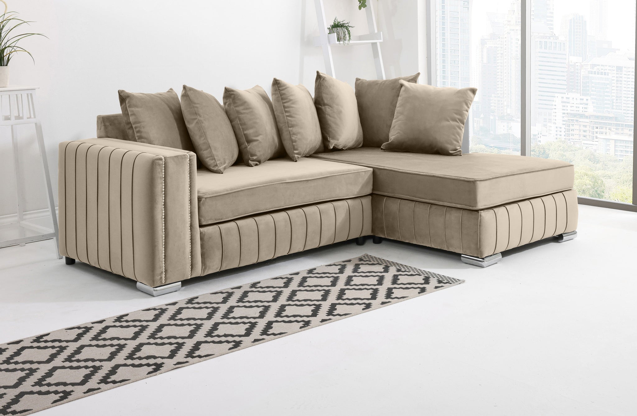 Lyra Lounge Scatterback - Facing Right