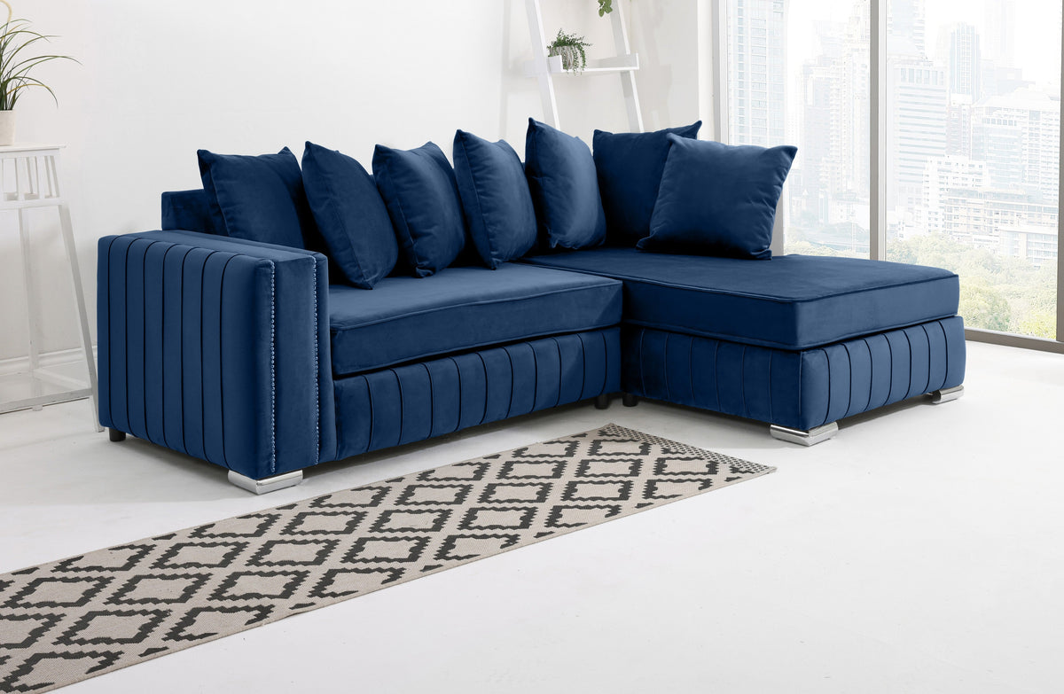 Lyra Lounge Scatterback - Facing Right