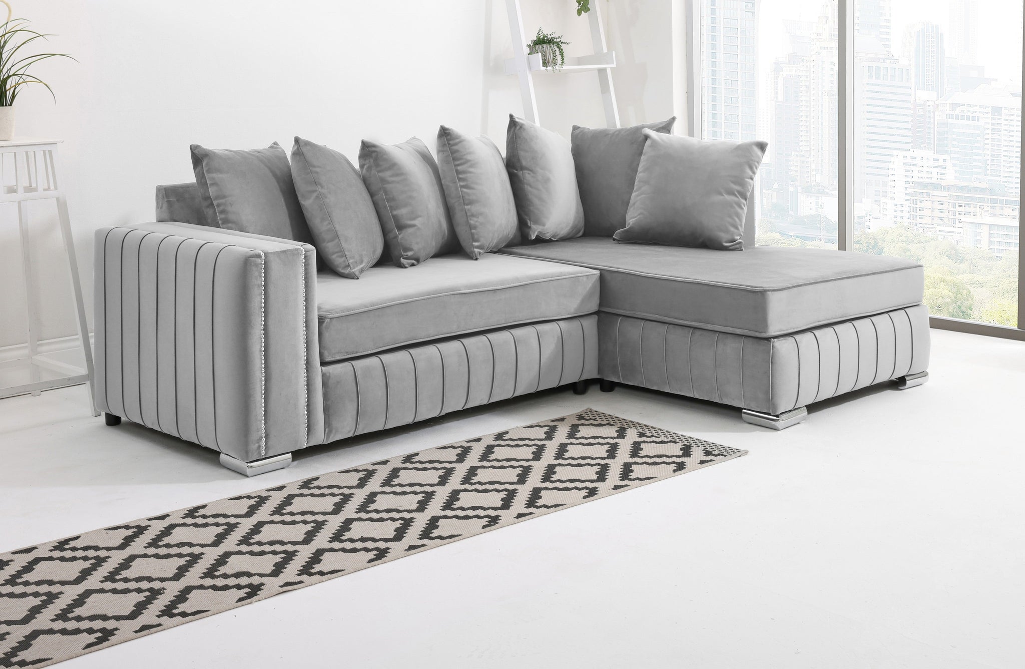 Lyra Lounge Scatterback - Facing Right