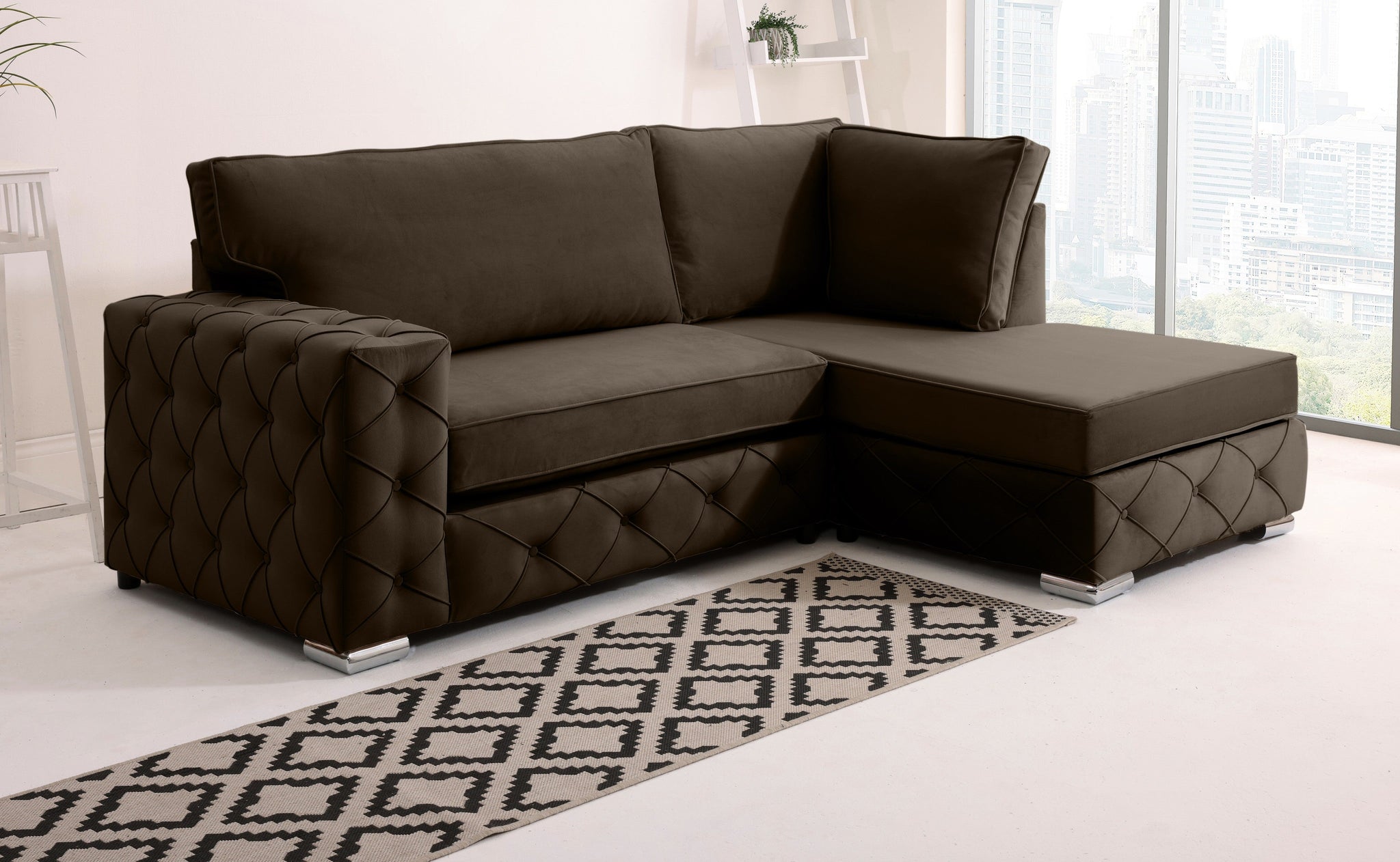 Sikara Lounge Fullback - Facing Right