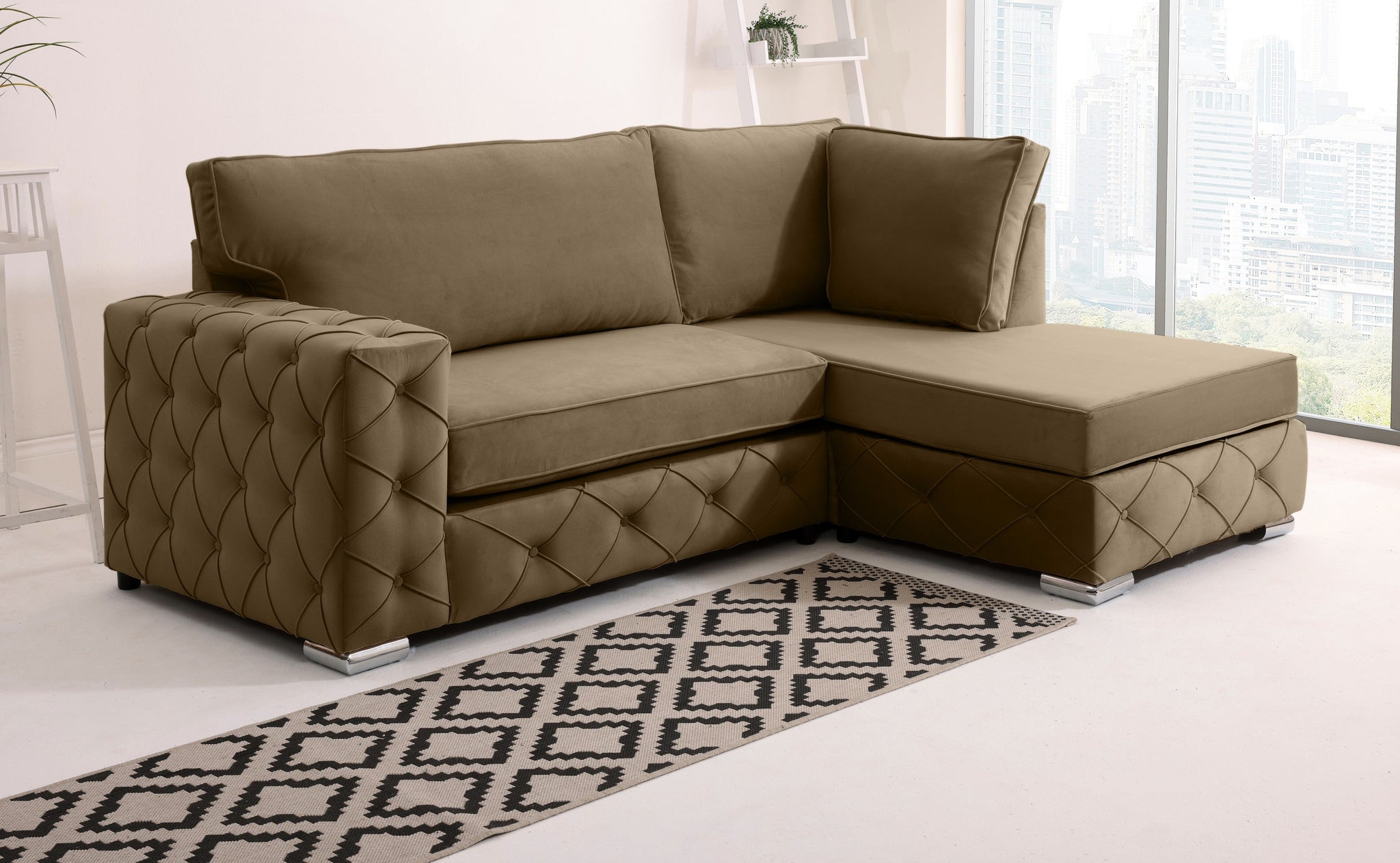 Sikara Lounge Fullback - Facing Right