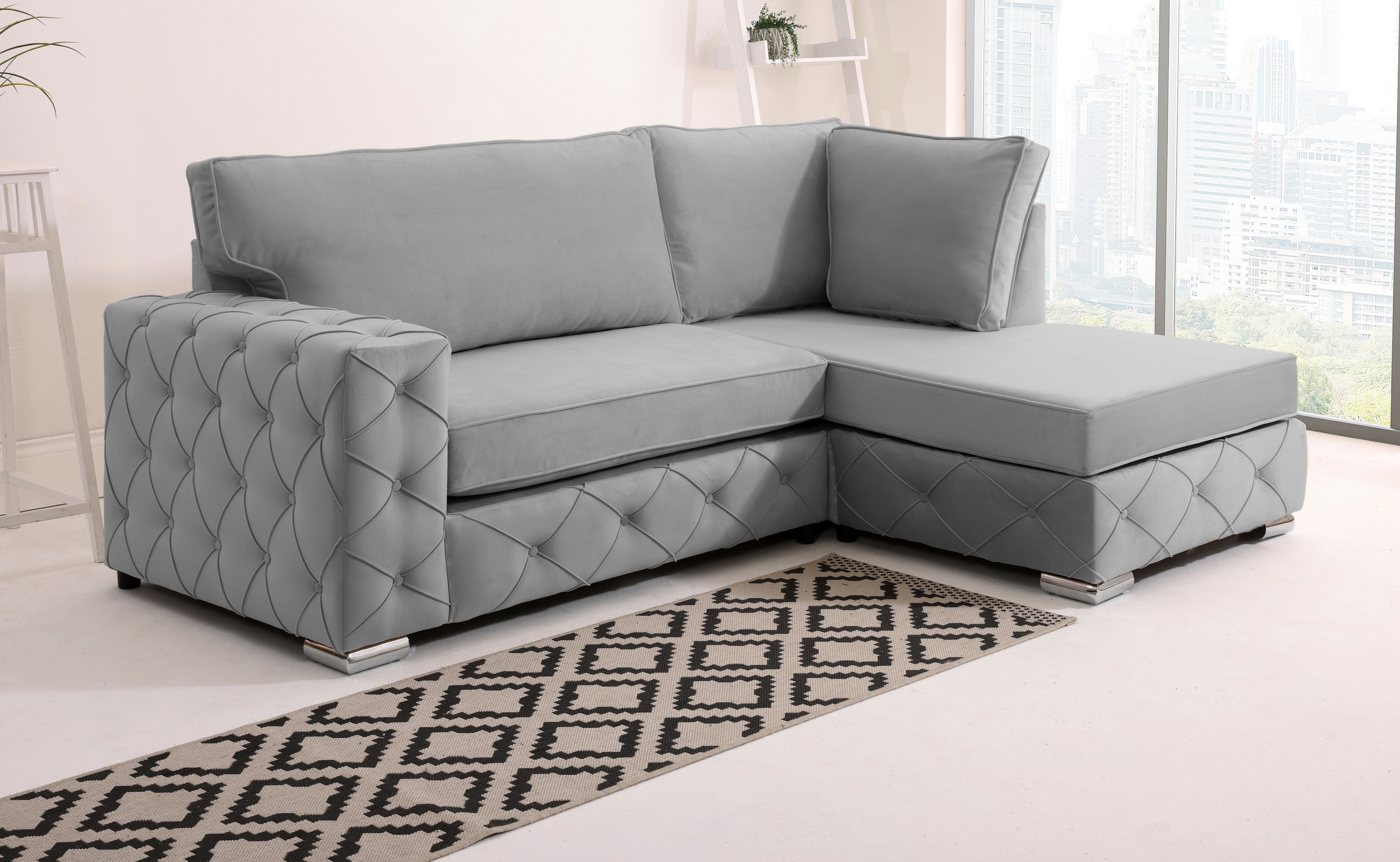 Sikara Lounge Fullback - Facing Right