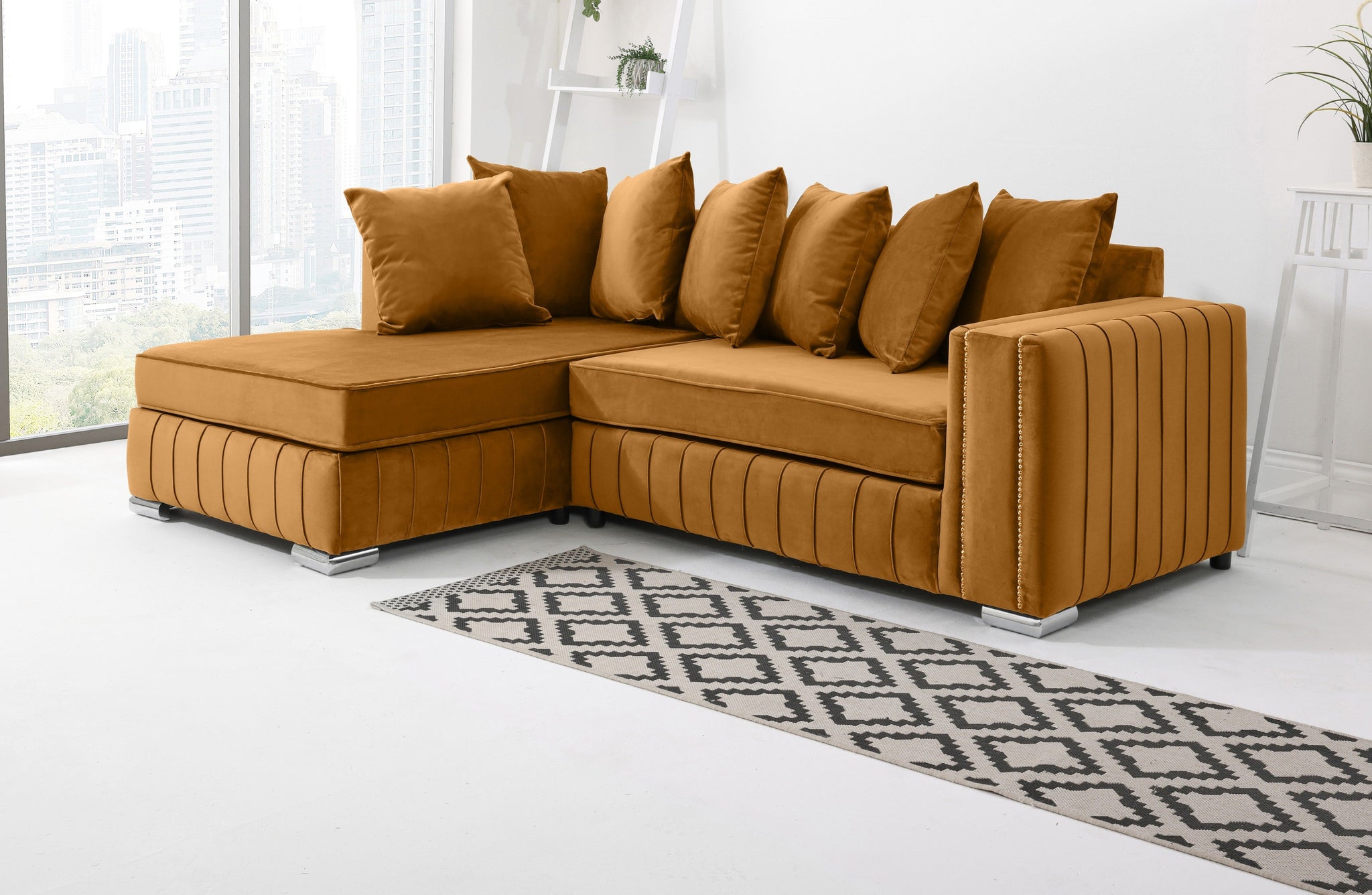 Lyra Lounge Scatterback - Facing Left